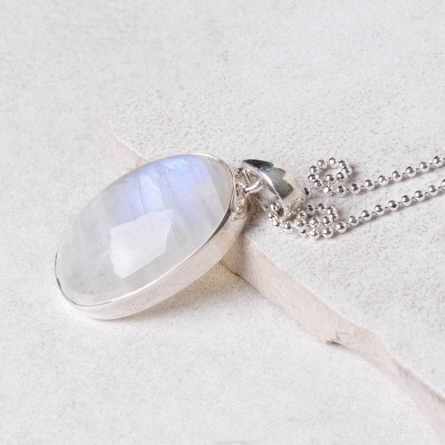 Rainbow Moonstone Oval Pendant Necklace、mySite、hinf8tx79