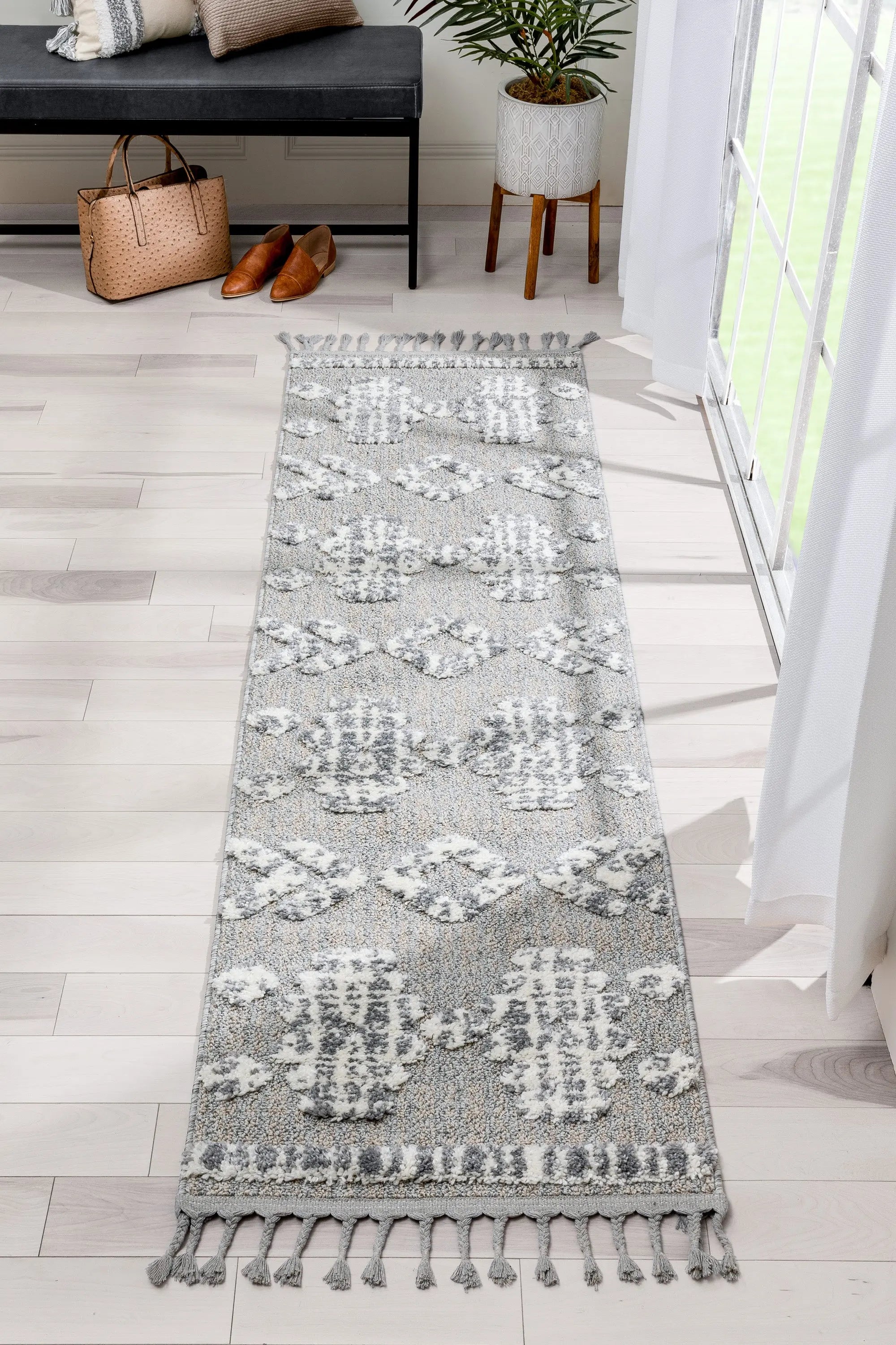 Savannah Tribal Geometric Pattern Ivory High-Low Textured Rug、mySite、gigharbornorthrealestate