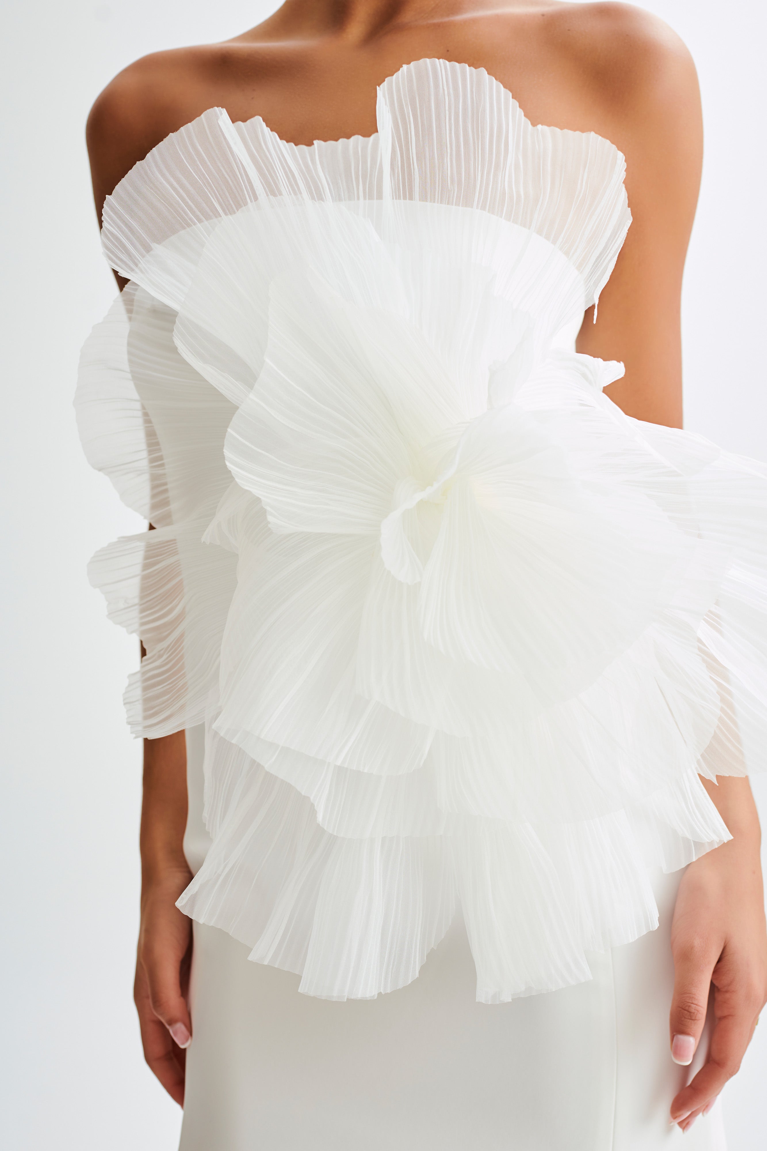 Victoria Strapless Mini Dress With Oversized Flower - White、mySite、solidvoid