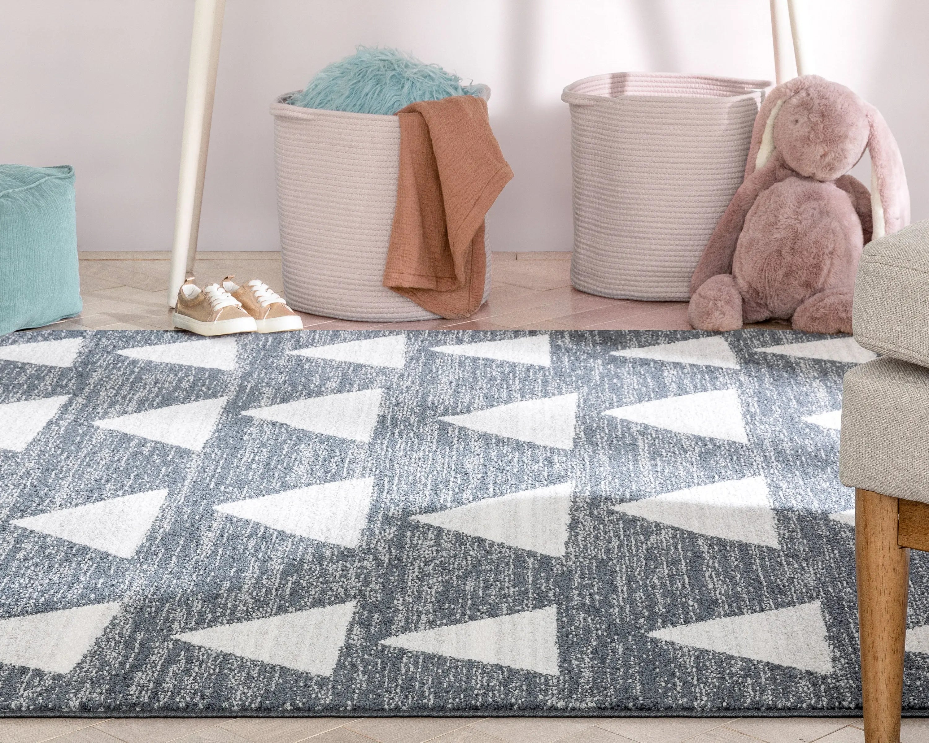 Triangles Modern Geometric Pattern Grey Kids Rug、mySite、gigharbornorthrealestate