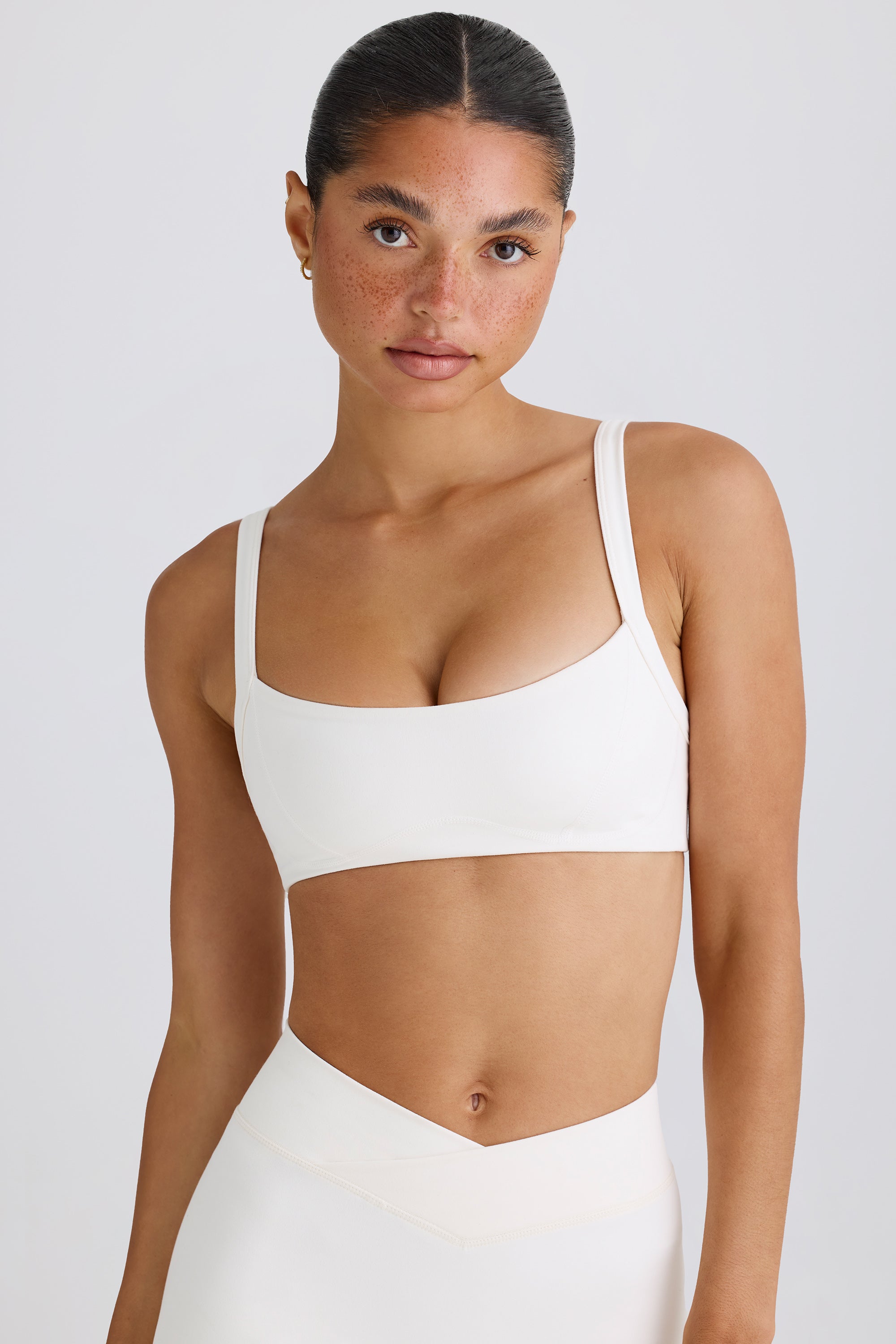 Soft Active Contrast-Trim Sports Bra in White、mySite、solidvoid