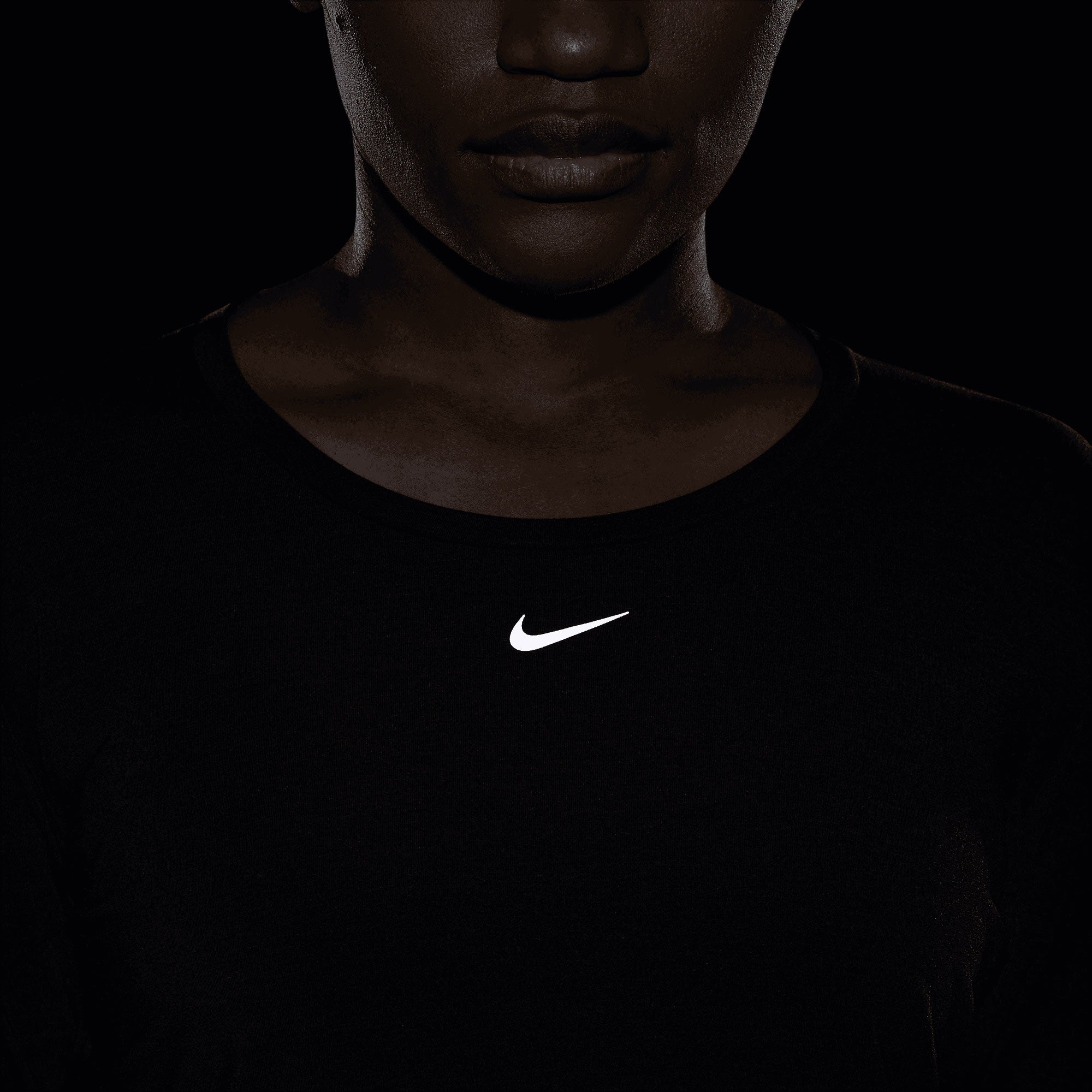 Nike One Luxe Dri-Fit Women's Stardard Fit Long-Sleeve Top