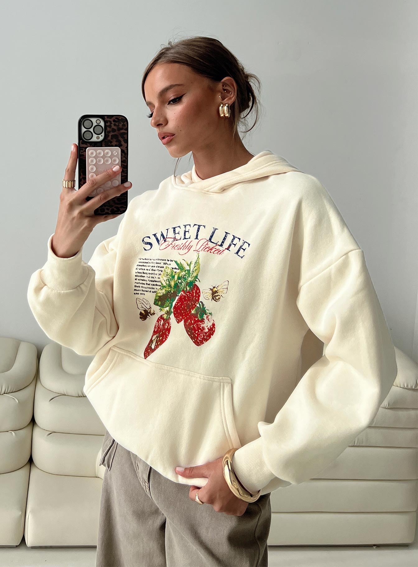 Sweet Life Graphic Sweater Cream、mySite、solidvoid