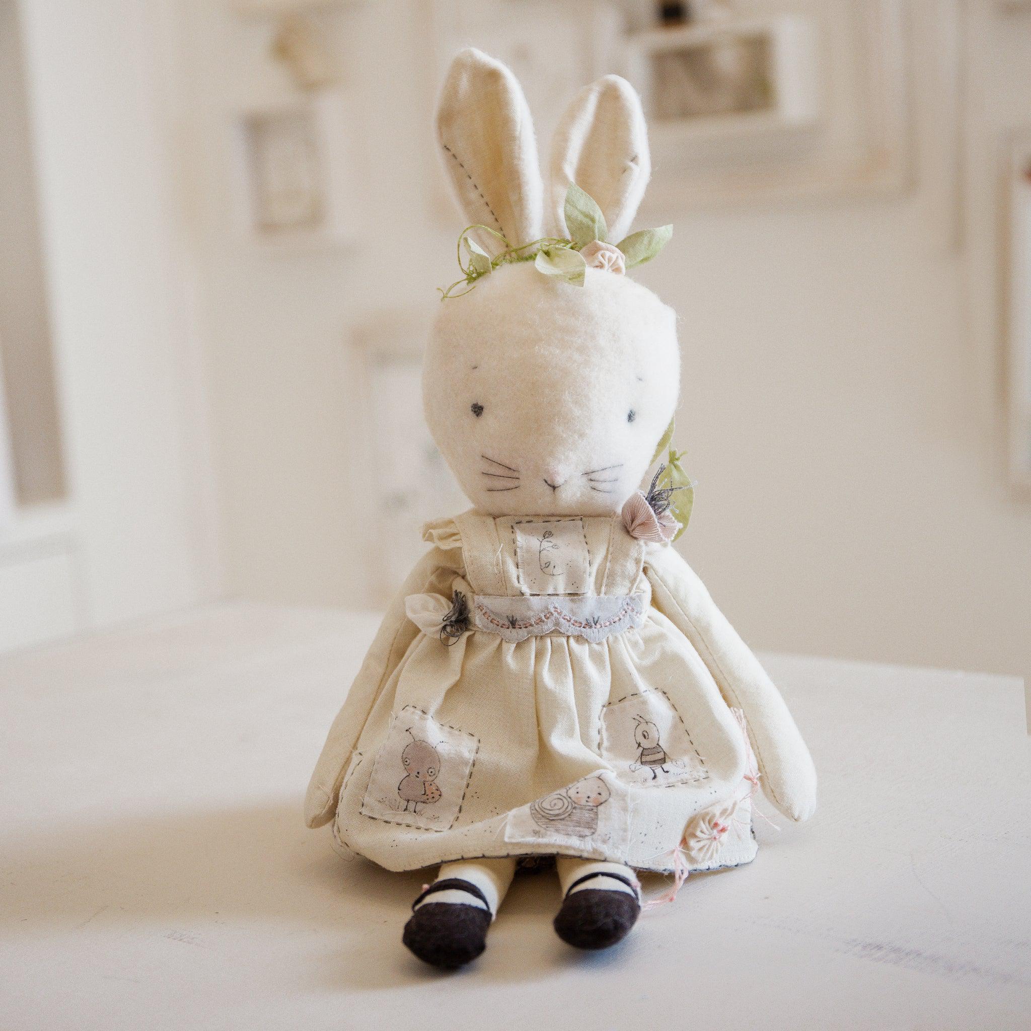 RETIRED - Hutch Studio Original - Lady Bumble Bug - Hand-Crafted Cotton Bunny、mySite、g9winljtr
