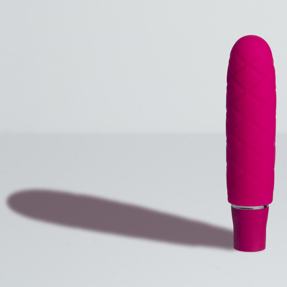 Luxe By Blush® | Cozi Fuchsia 4.75-Inch Vibrating Mini Vibrator、mySite、bottomscart