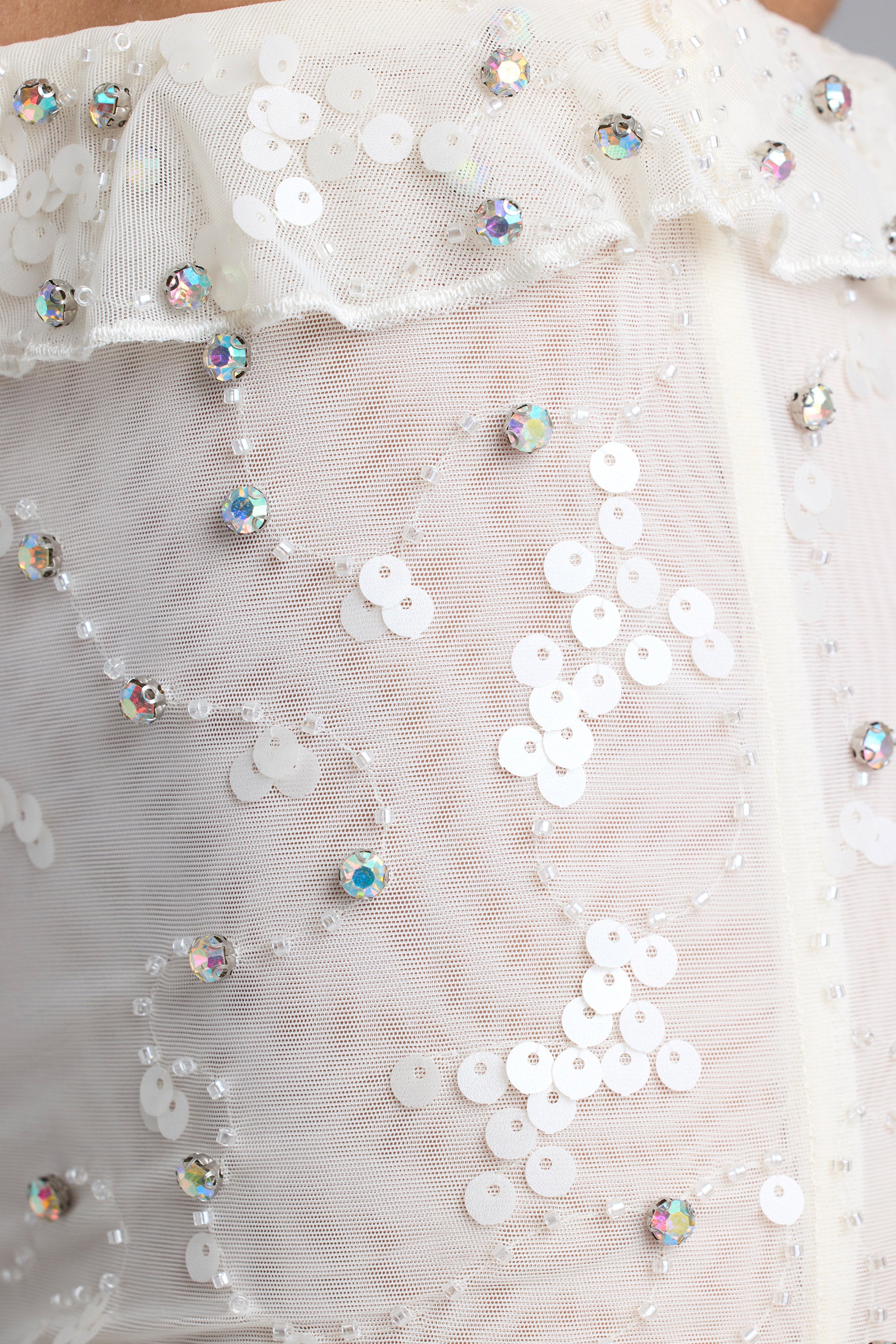 Ruffle Mid-Rise Hot Pant Shorts in Ivory、mySite、solidvoid