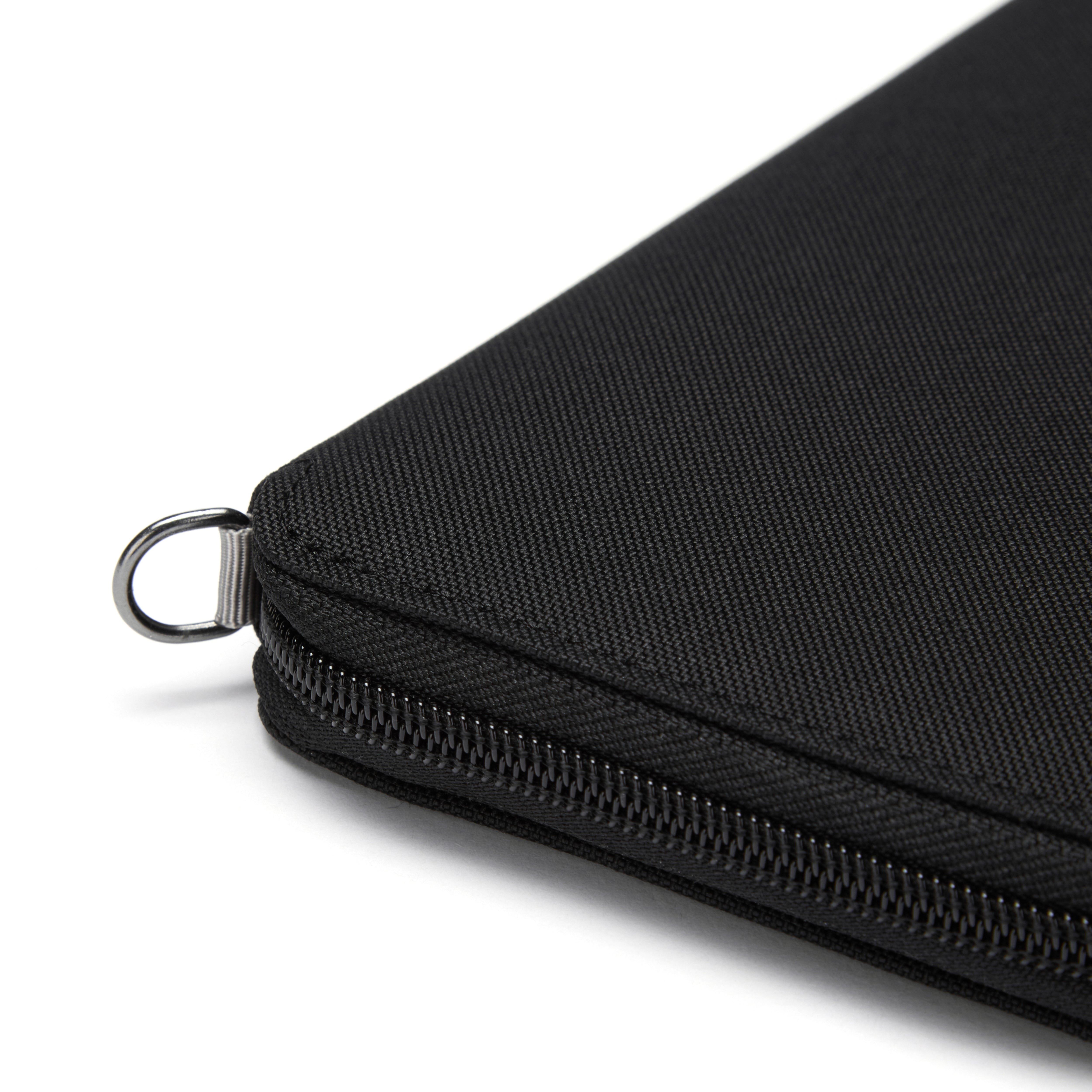 Pacsafe® RFIDsafe™ RFID blocking travel wallet、mySite、garagedoors4me