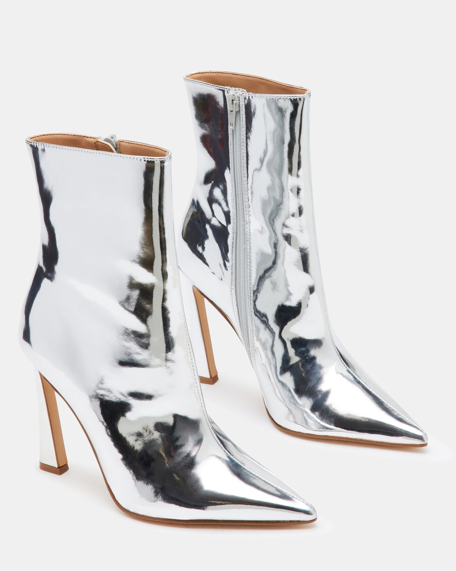 DILARA SILVER - SM REBOOTED、mySite、gtrtttuynbv