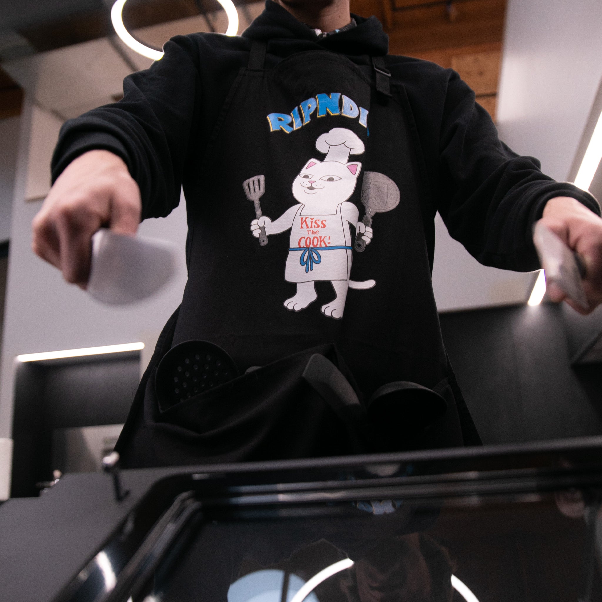  Kiss The Cook Apron (Black)、mySite、merchandisen
