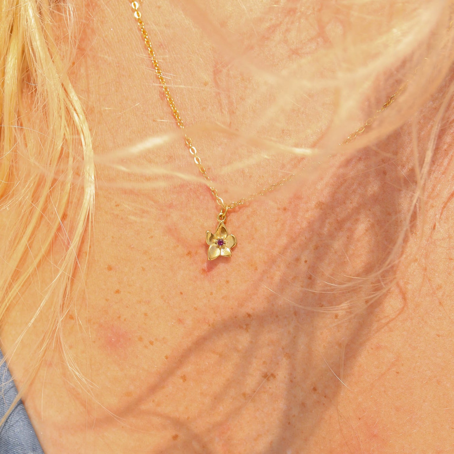 18K Gold PVD Stainless Steel Vertical 3D Birth Flower Charm / SBB0359、mySite、dreamappss