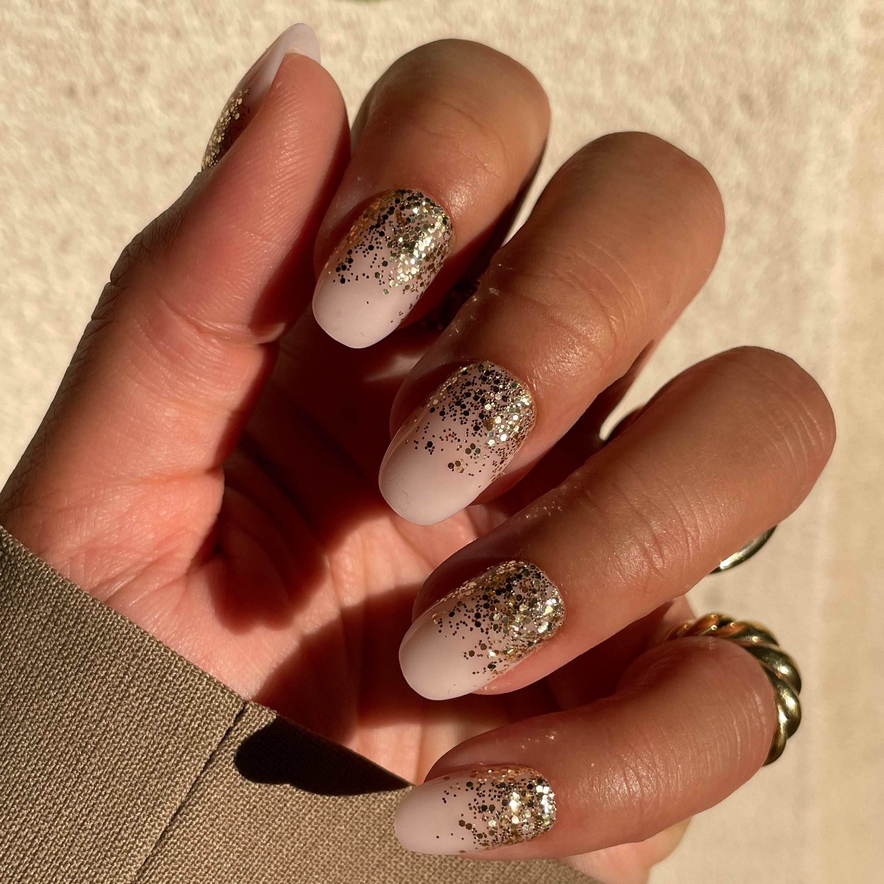 Half Moon Glitter Gradient | Round | Short、mySite、solidvoid