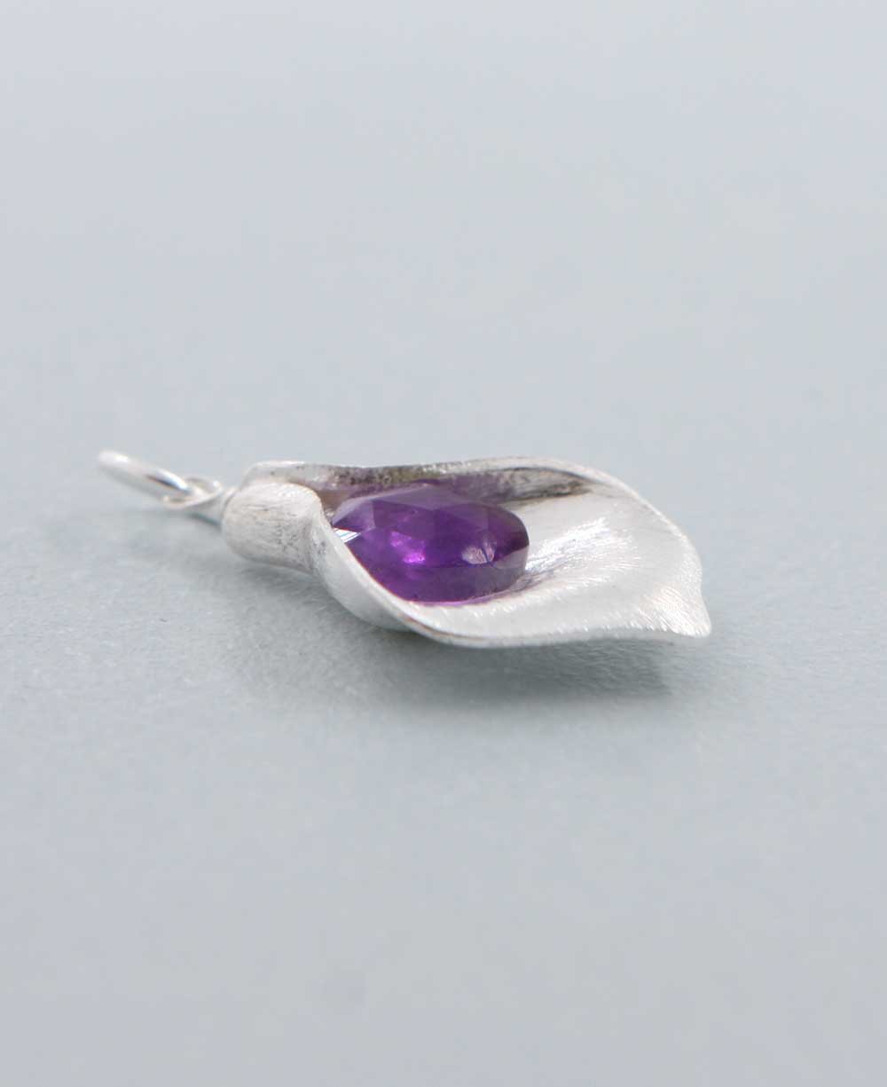 Small Sterling and Gemstone Lotus Petal Pendant、mySite、topwebapps