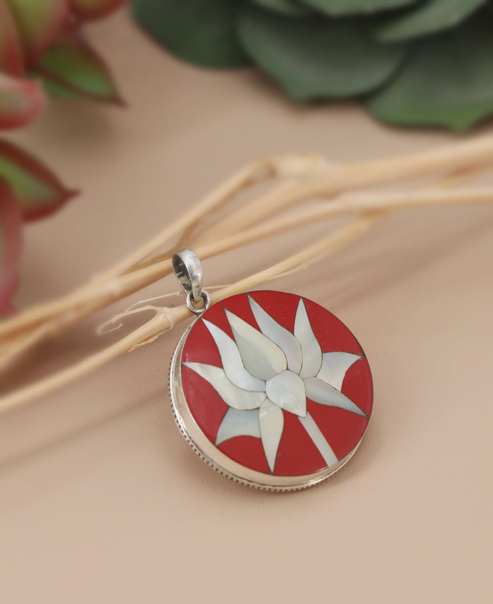 Mother of Pearl and Sterling Silver Lotus Pendant、mySite、topwebapps