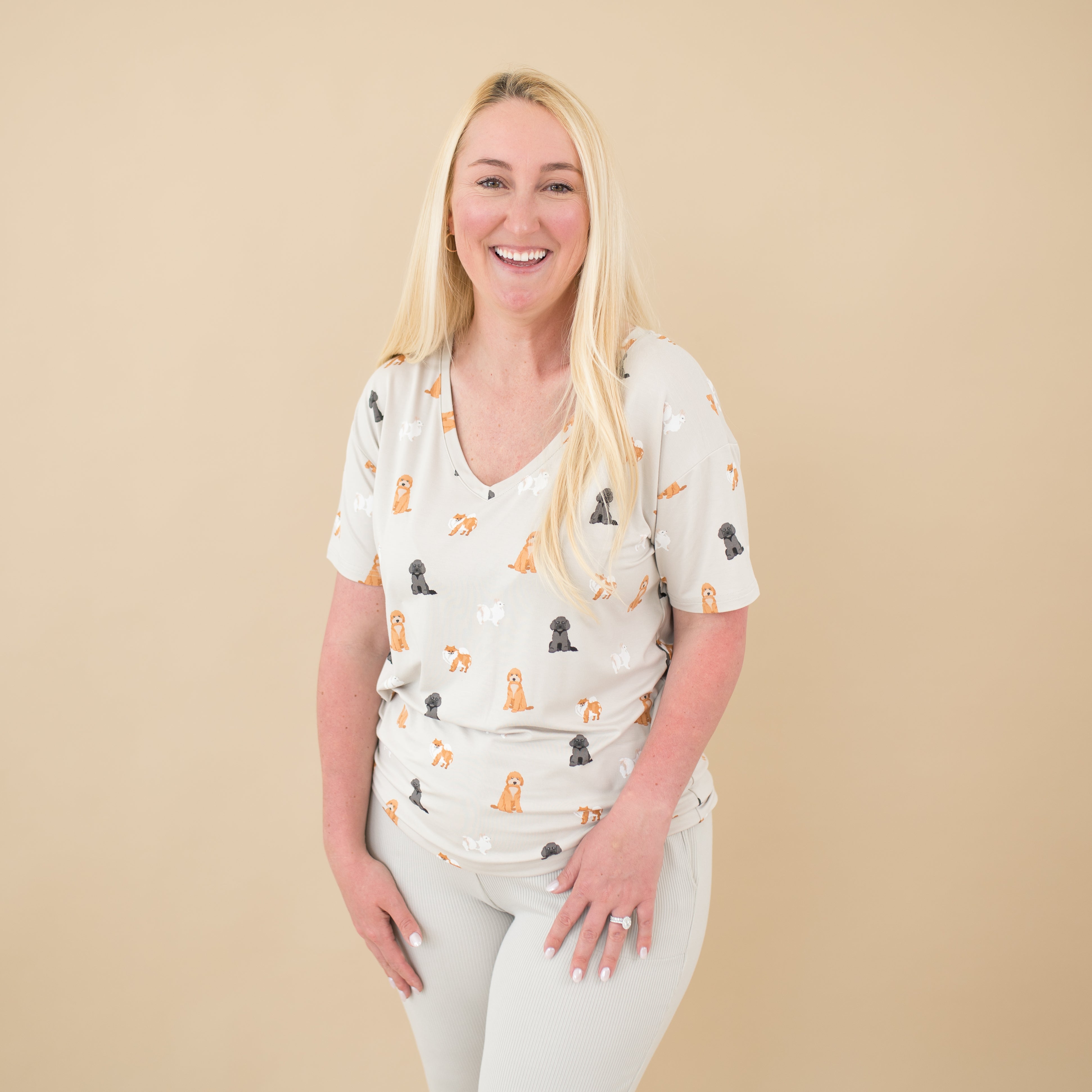  Women’s Relaxed Fit V-Neck in Fluffy Dog、mySite、layawaytickets