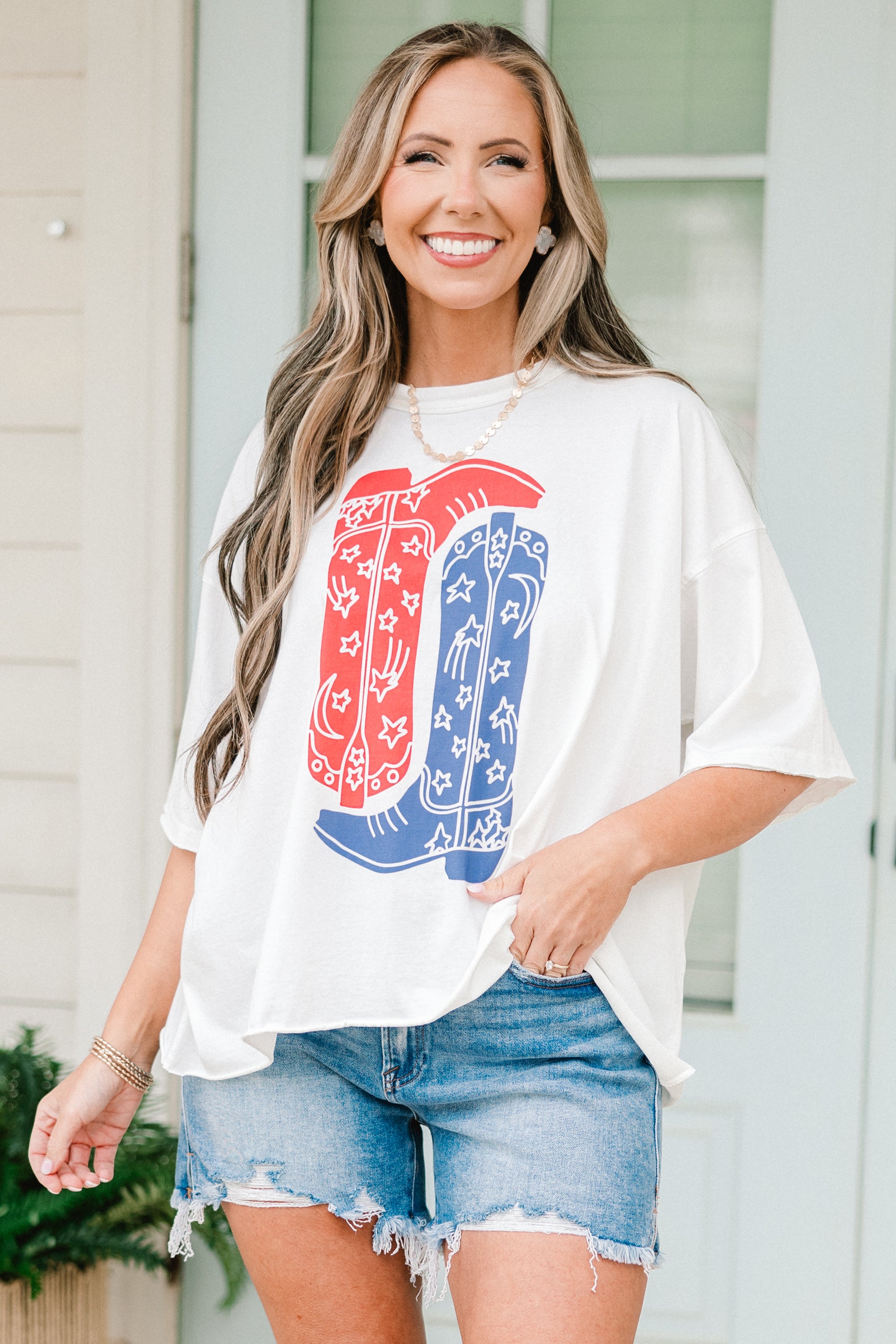  Boot Scootin Cowgirl Vintage Wash Tee, White、mySite、justintrudeaud