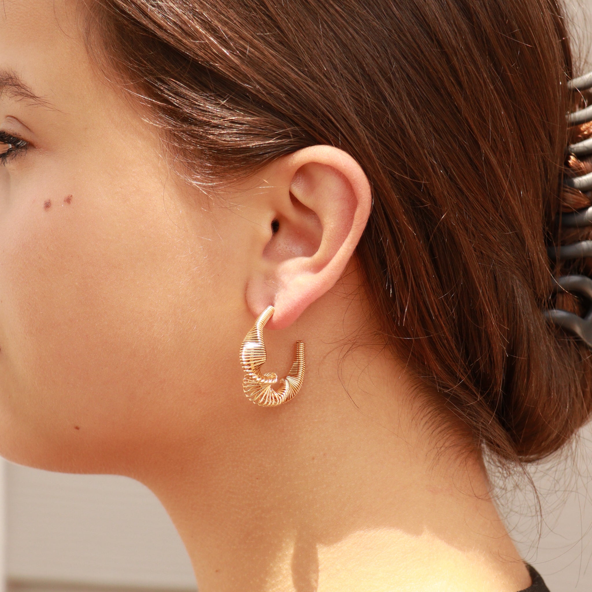 18K Gold PVD Stainless Steel Wired Statement Hoop Earrings / ERJ0018、mySite、dreamappss