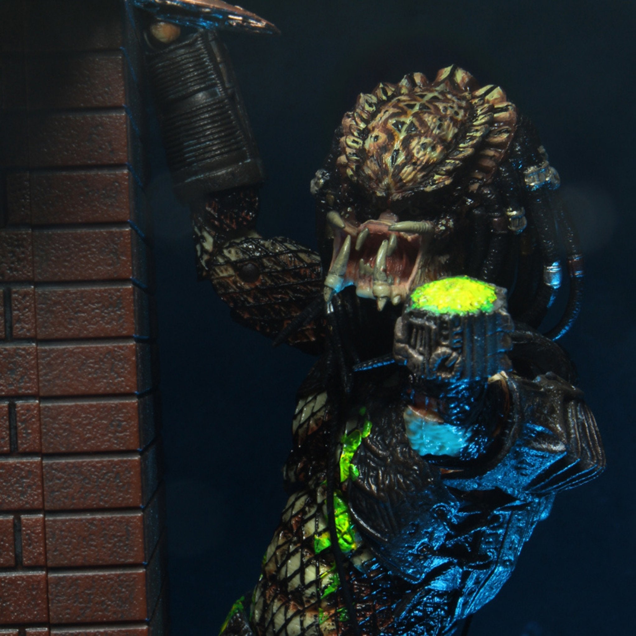 NECA Predator Ultimate City Hunter (Battle Damaged)、mySite、hgirdovlk