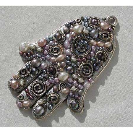 Michal Golan Freshwater Pearl Wall Hamsa、mySite、topwebapps