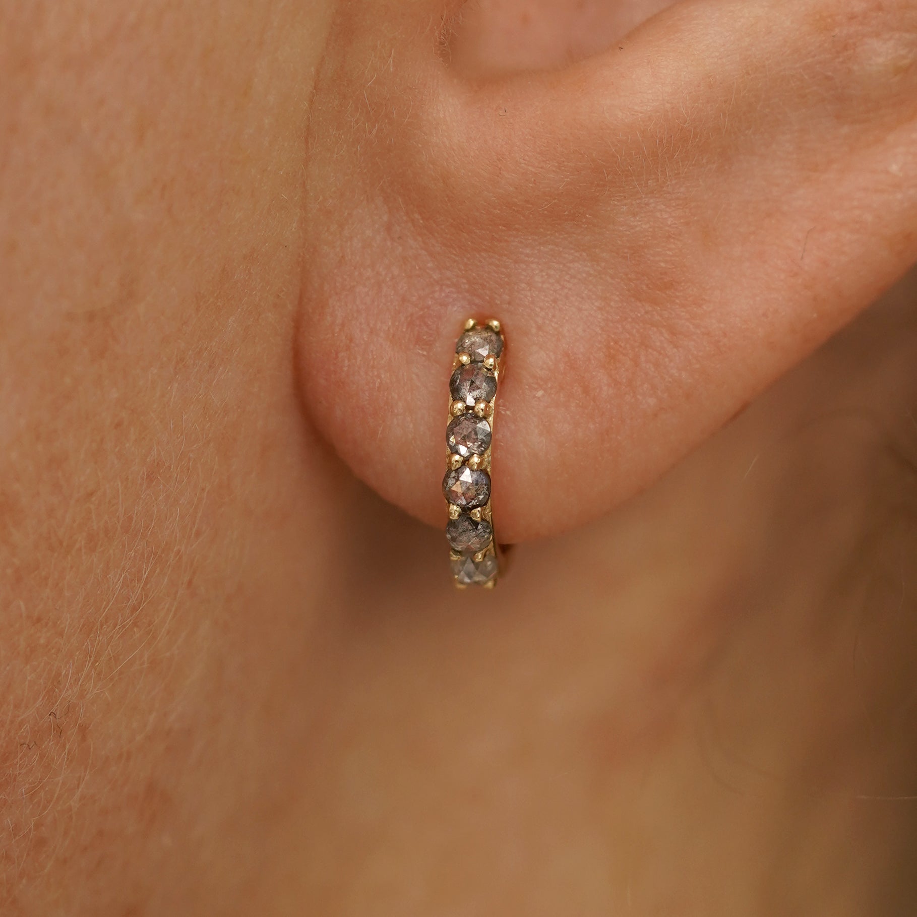 Salt and Pepper Diamond Huggie Hoop、mySite、hinf8tx79