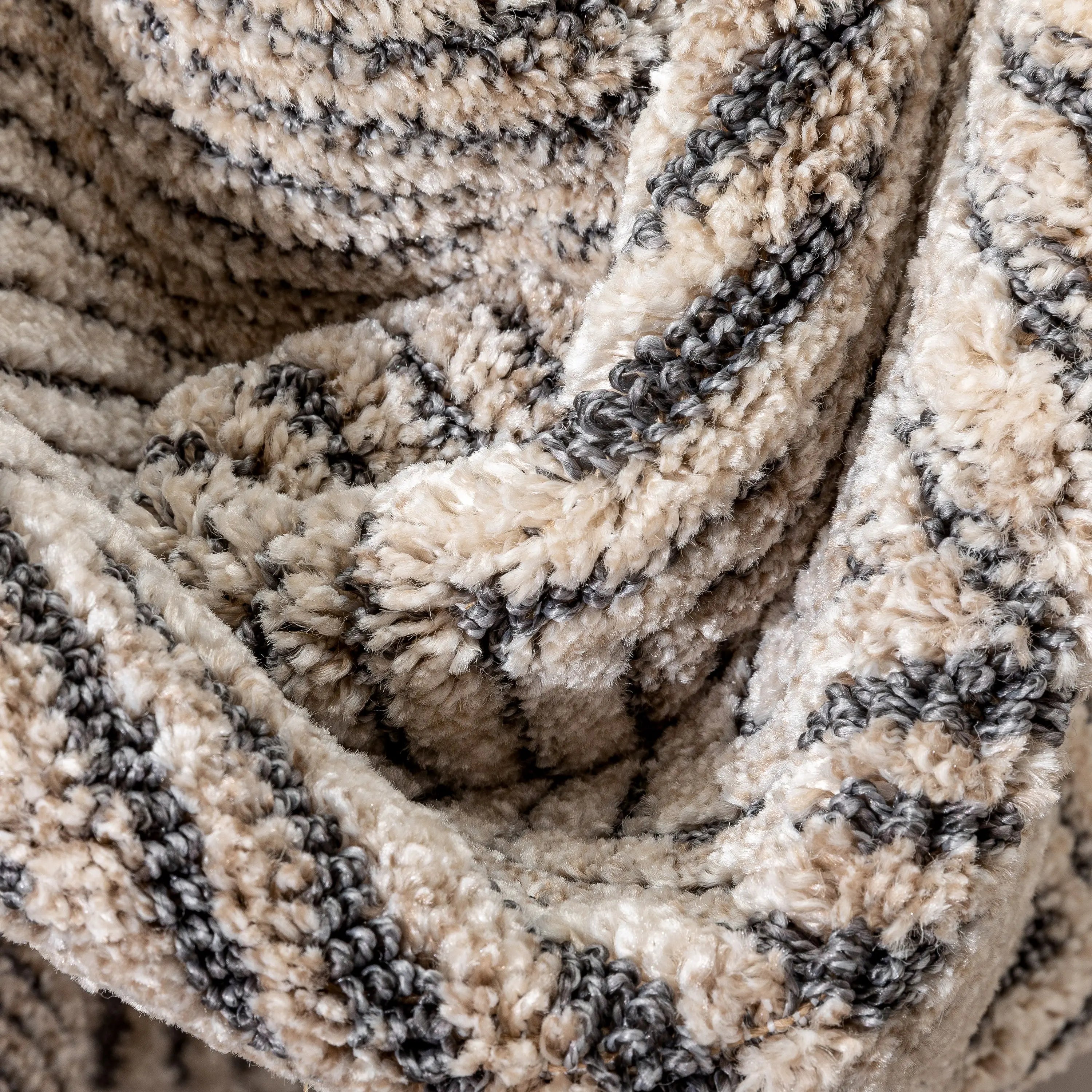 Hugo Tribal Geometric Beige Distressed High-Low Rug、mySite、gigharbornorthrealestate