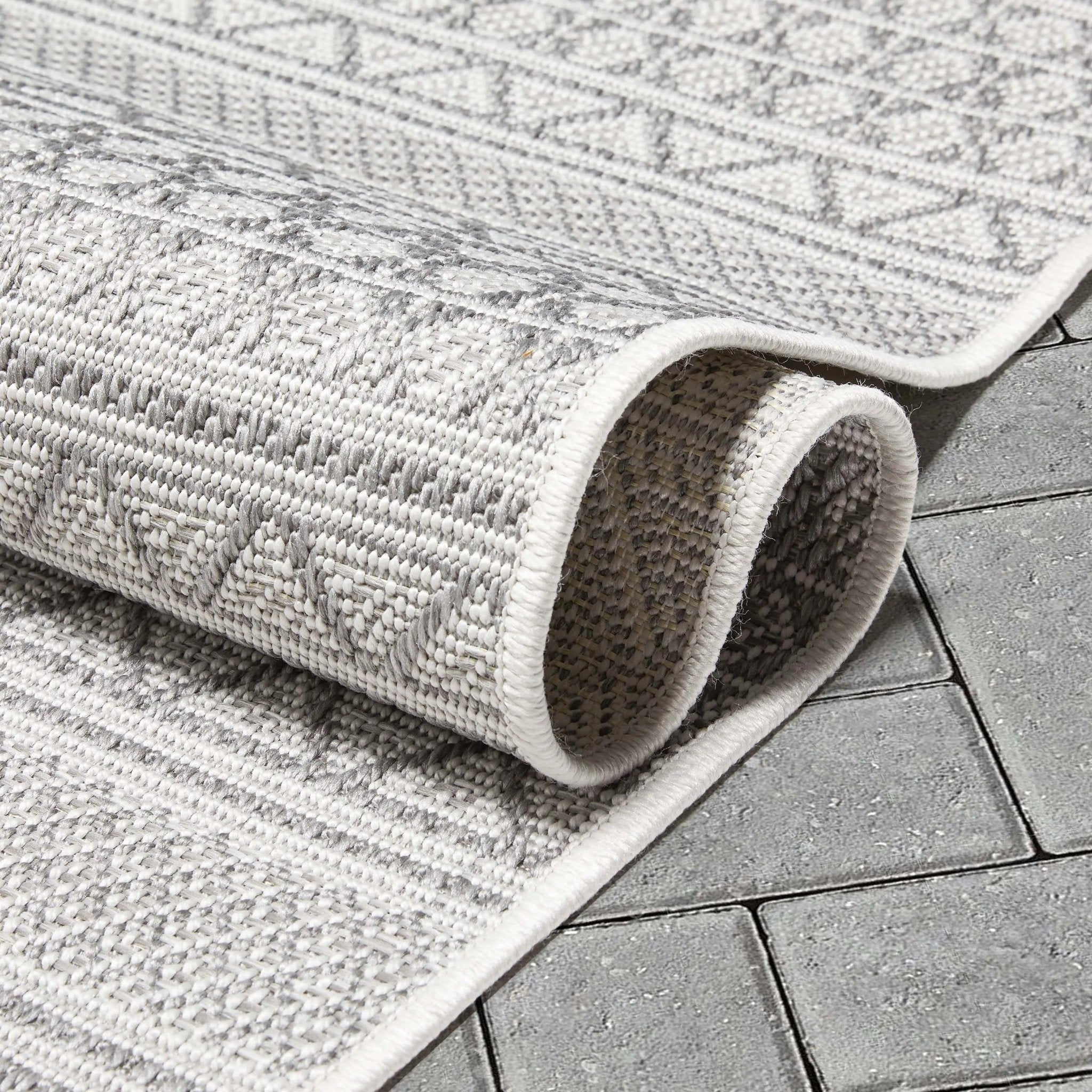Arwen Tribal Indoor/Outdoor Grey Textured Rug、mySite、gigharbornorthrealestate
