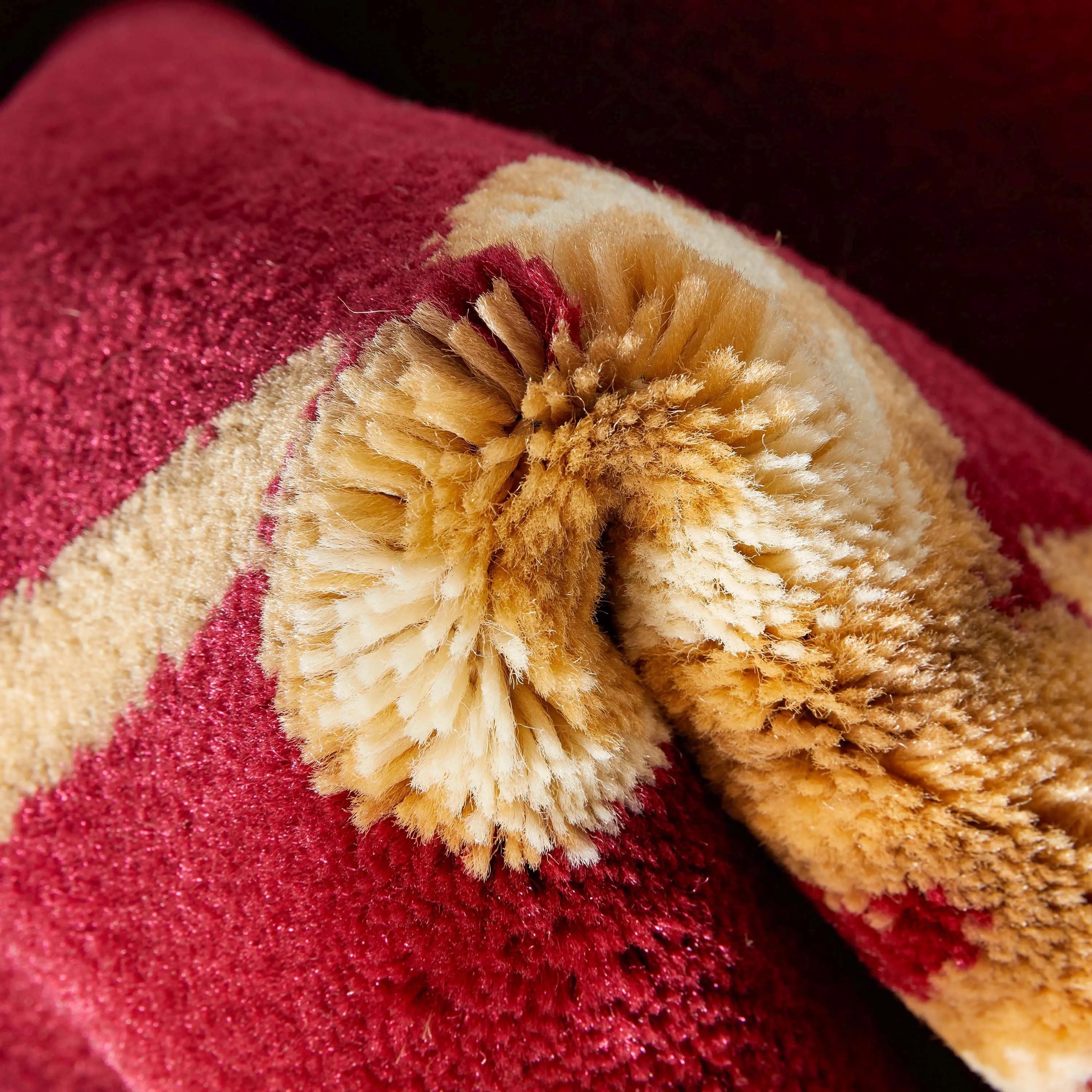 Fleur De Lis Red Formal Rug、mySite、gigharbornorthrealestate