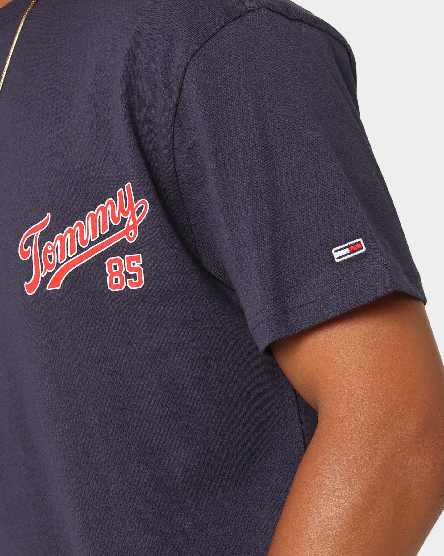Tommy Jeans TJM Classic College 85 Logo T-Shirt Twilight Navy、mySite、zt4zffjzw