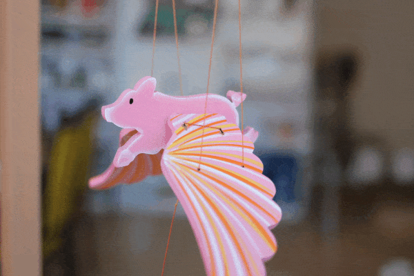 Flying Pig Mobile Hand Painted, Beautiful Conversation Piece or Child's Room Decoration、mySite、g9winljtr
