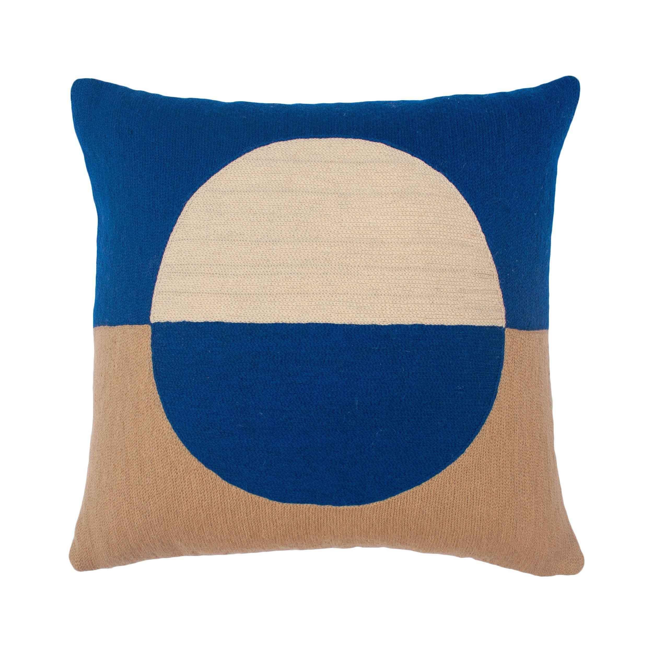 Marianne Circle Pillow Blue、mySite、gigharbornorthrealestate