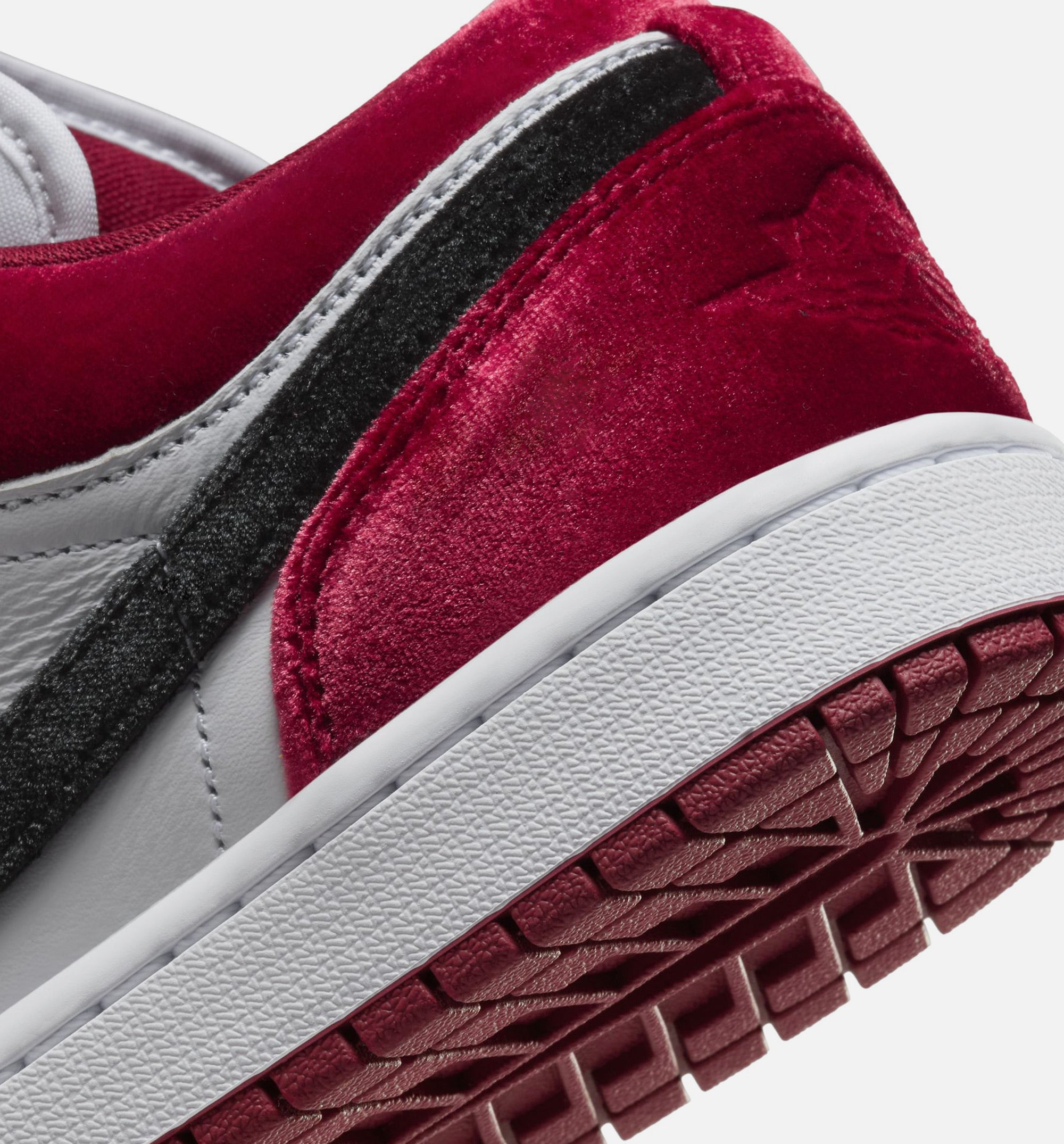 Air Jordan 1 Low SE Velvet Womens Lifestyle Shoe - Black/Gym Red/White、mySite、dreamappss