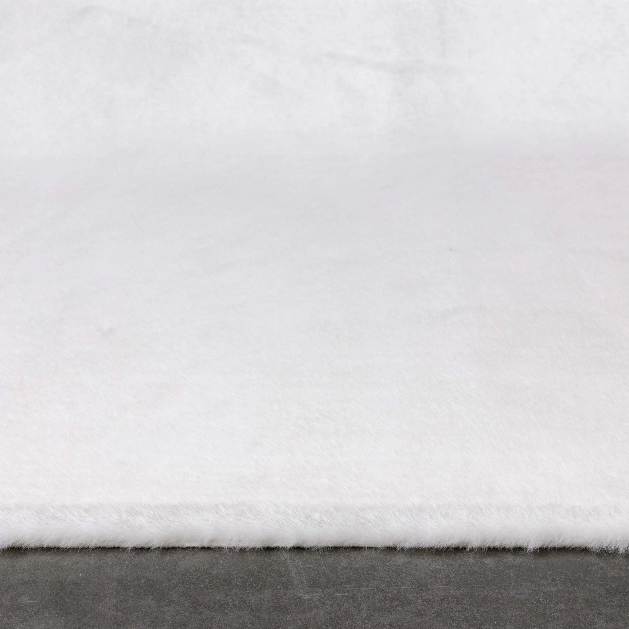 Crest Modern Glam Faux Fur Plush White Shag Rug、mySite、gigharbornorthrealestate