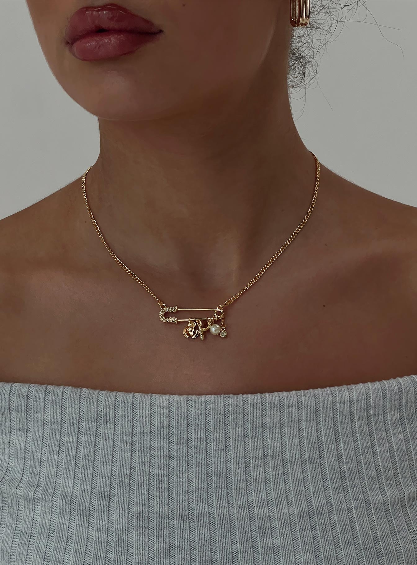 Pin Me Up Necklace Gold、mySite、solidvoid