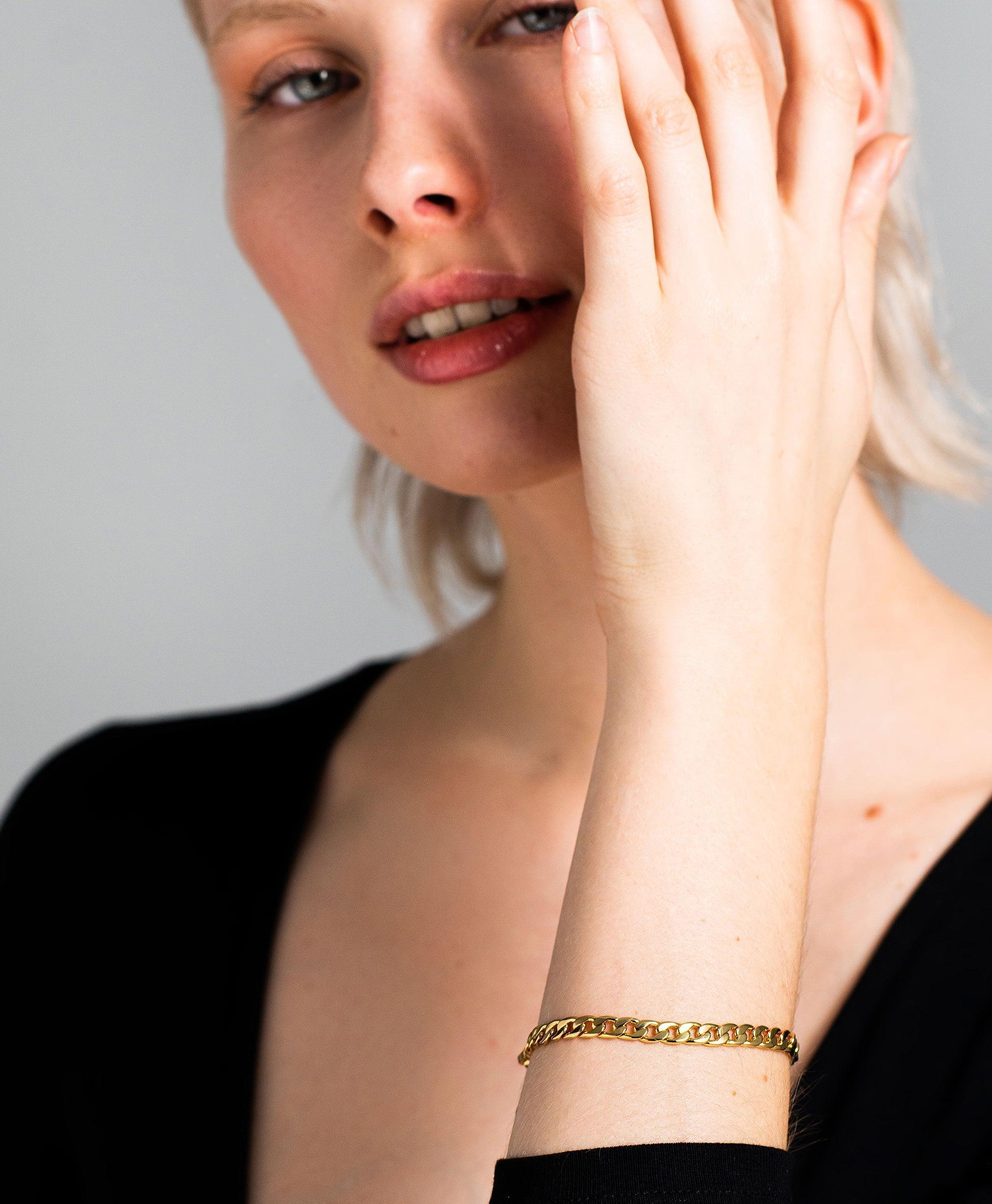 Erla Bracelet 18ct Gold Plated、mySite、botmansion