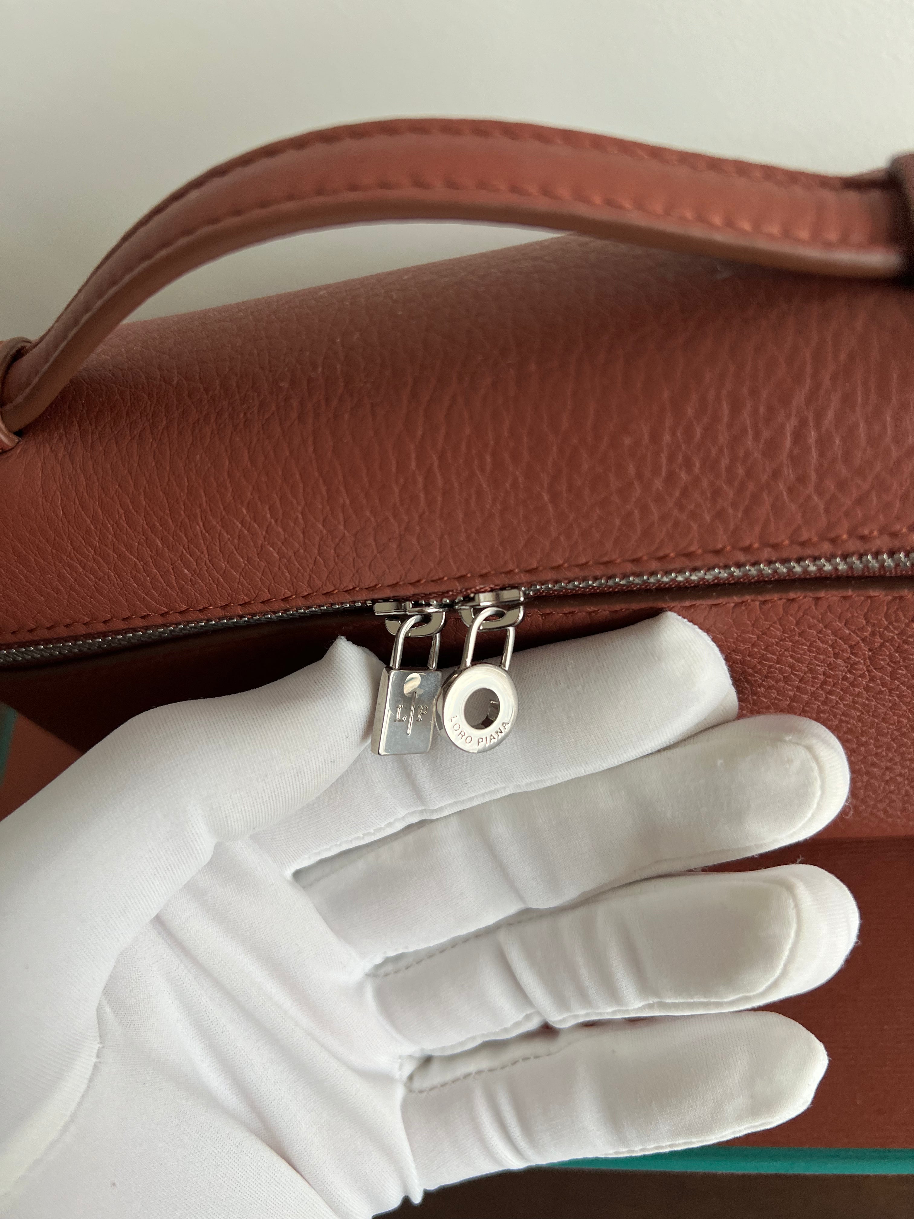 Loro Piana Extra Pocket Pouch L19 (Kummel)、mySite、garminoutage.com