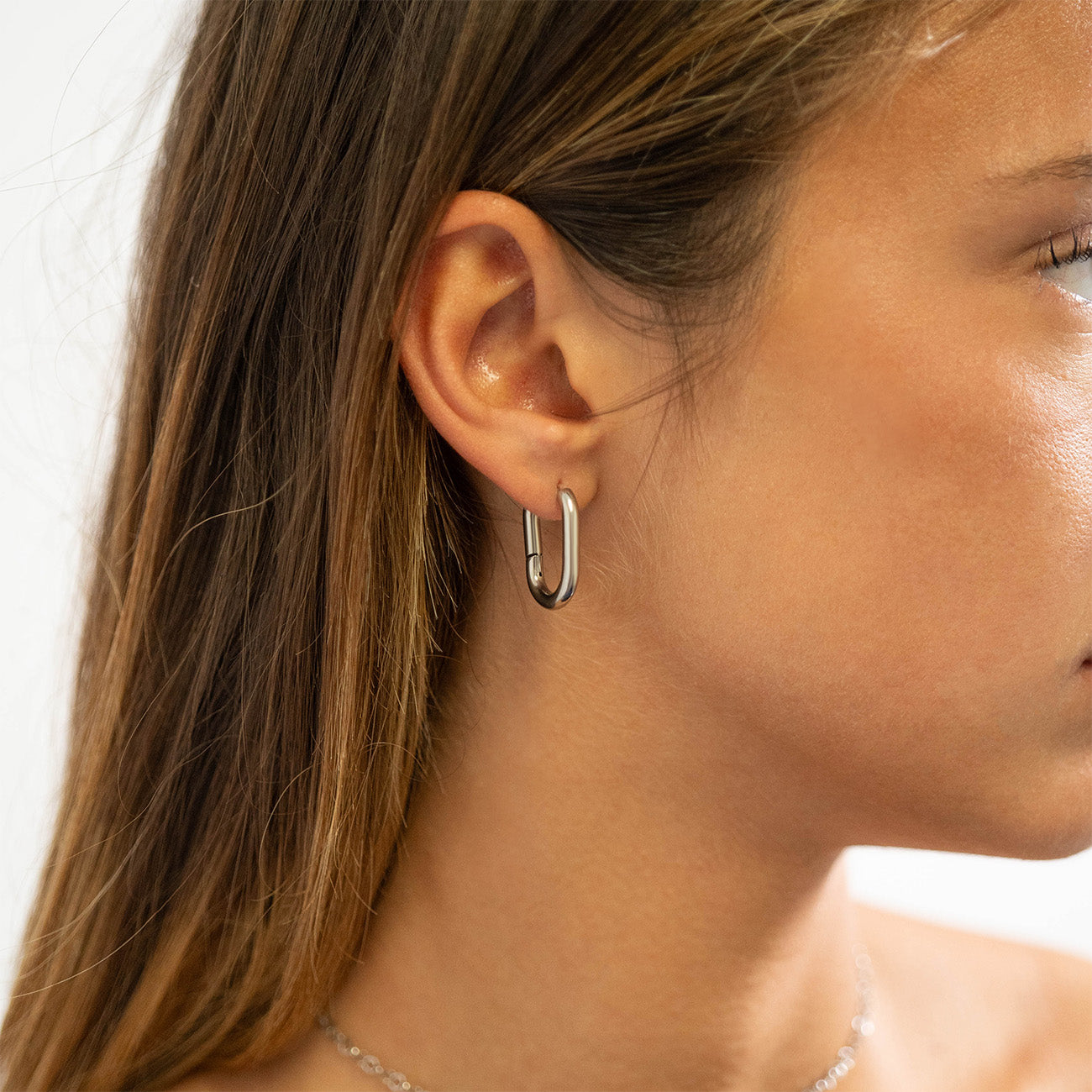 18K Gold PVD Stainless Steel Oval Huggie Earrings / ERJ0039、mySite、dreamappss