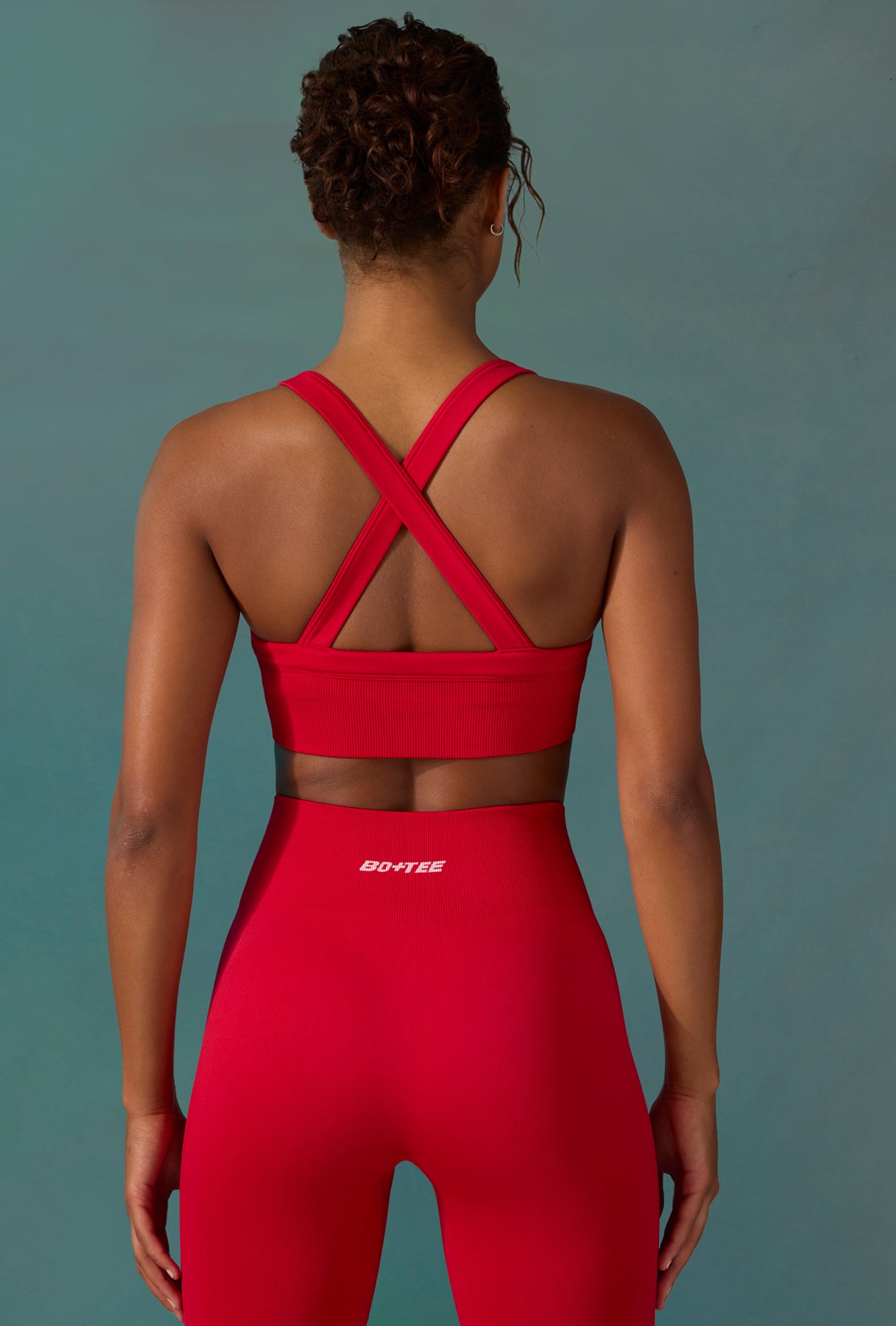 Super Sculpt Seamless Cross Back Sports Bra in Tango Red、mySite、solidvoid