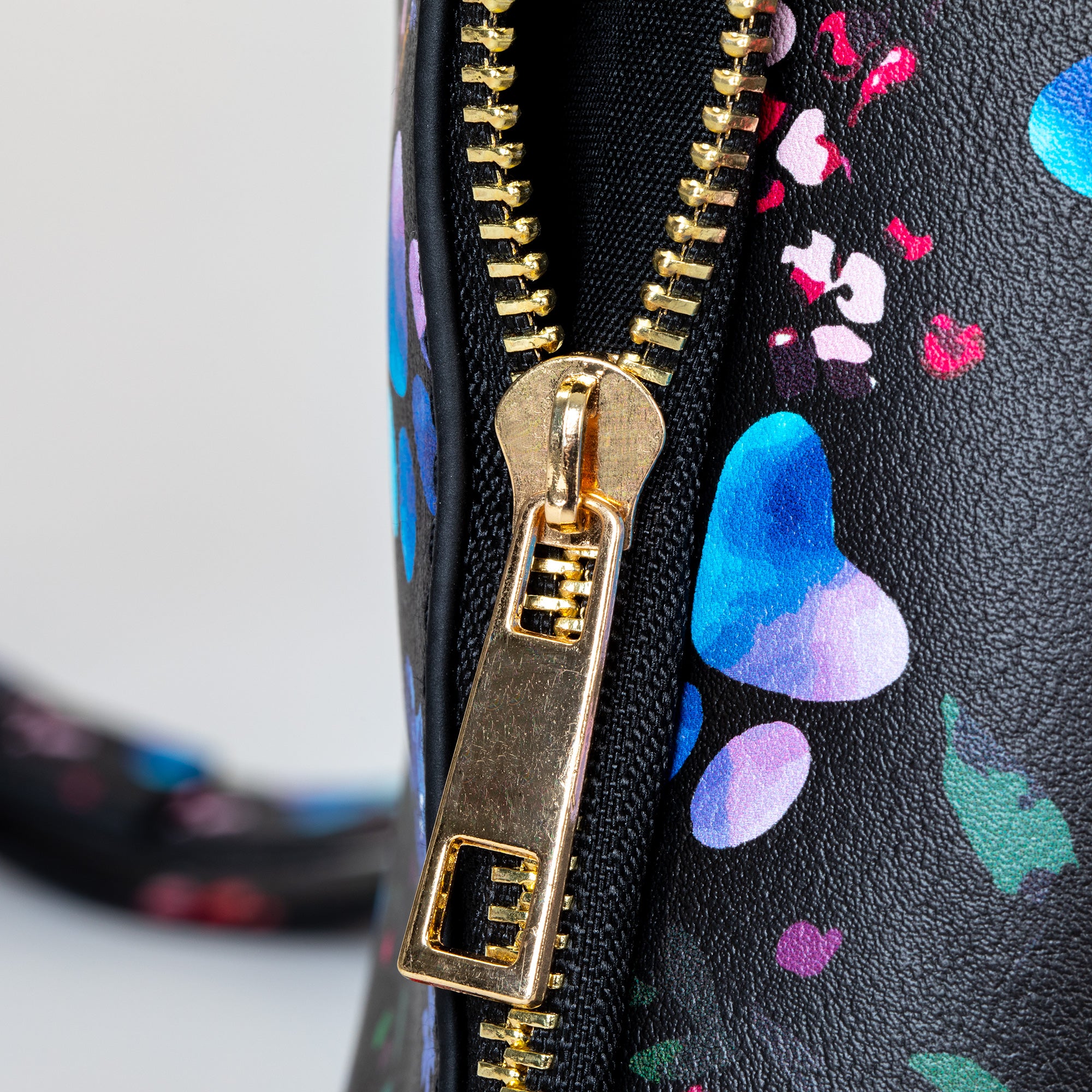 Paw Prints Galore Backpack、mySite、camillekostekn