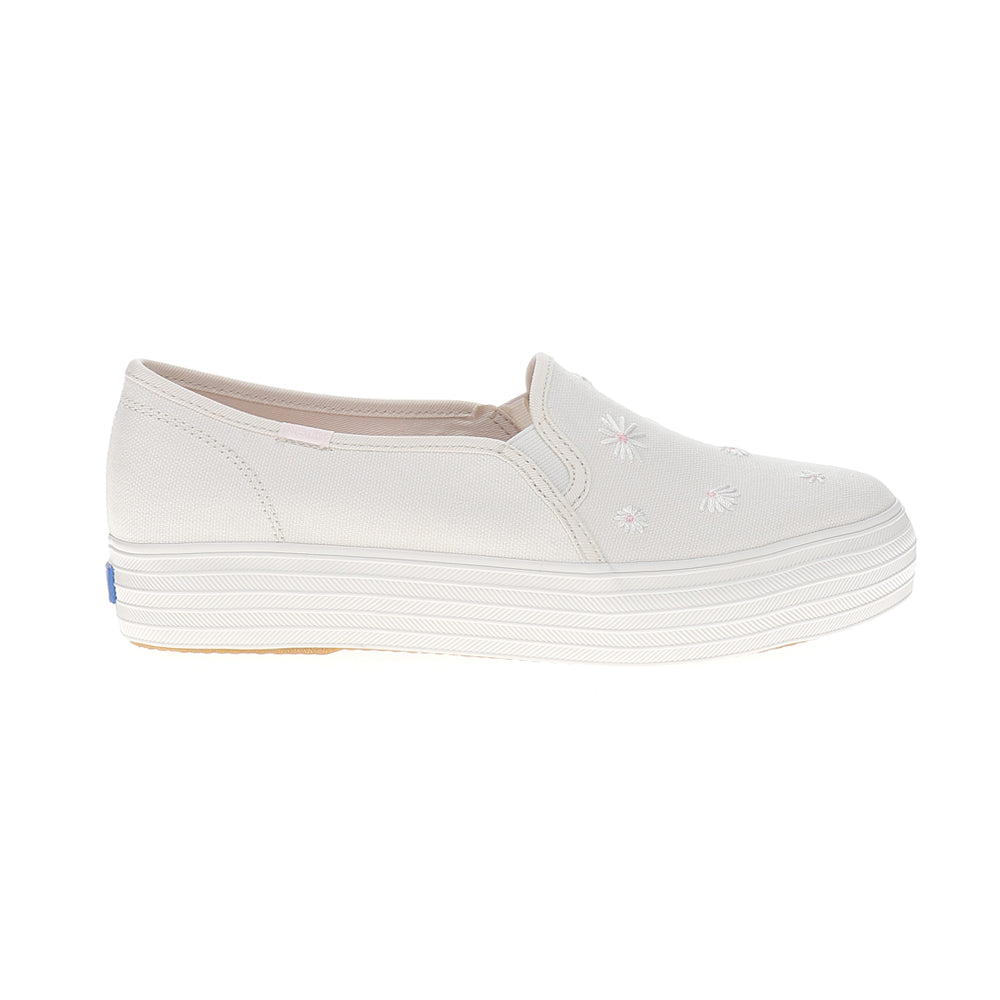 Triple Decker Canvas Daisy Embroidery Slip On Sneakers、mySite、gtrtttuynbv
