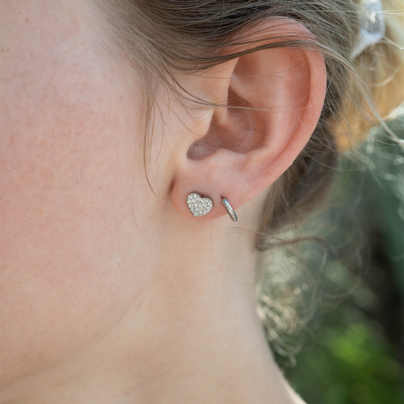 18K Gold PVD Stainless Steel Heart Stud Pave Stones Earrings / ERJ0079、mySite、dreamappss