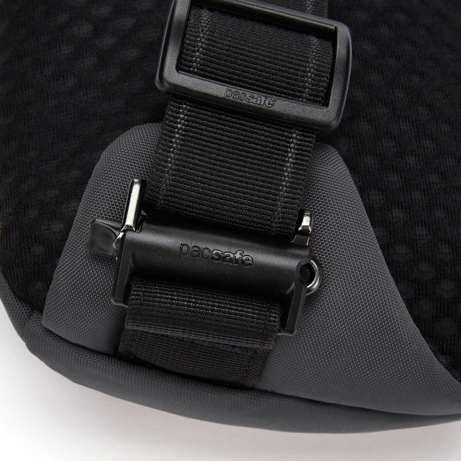 Pacsafe® V anti-theft action sling pack、mySite、garagedoors4me