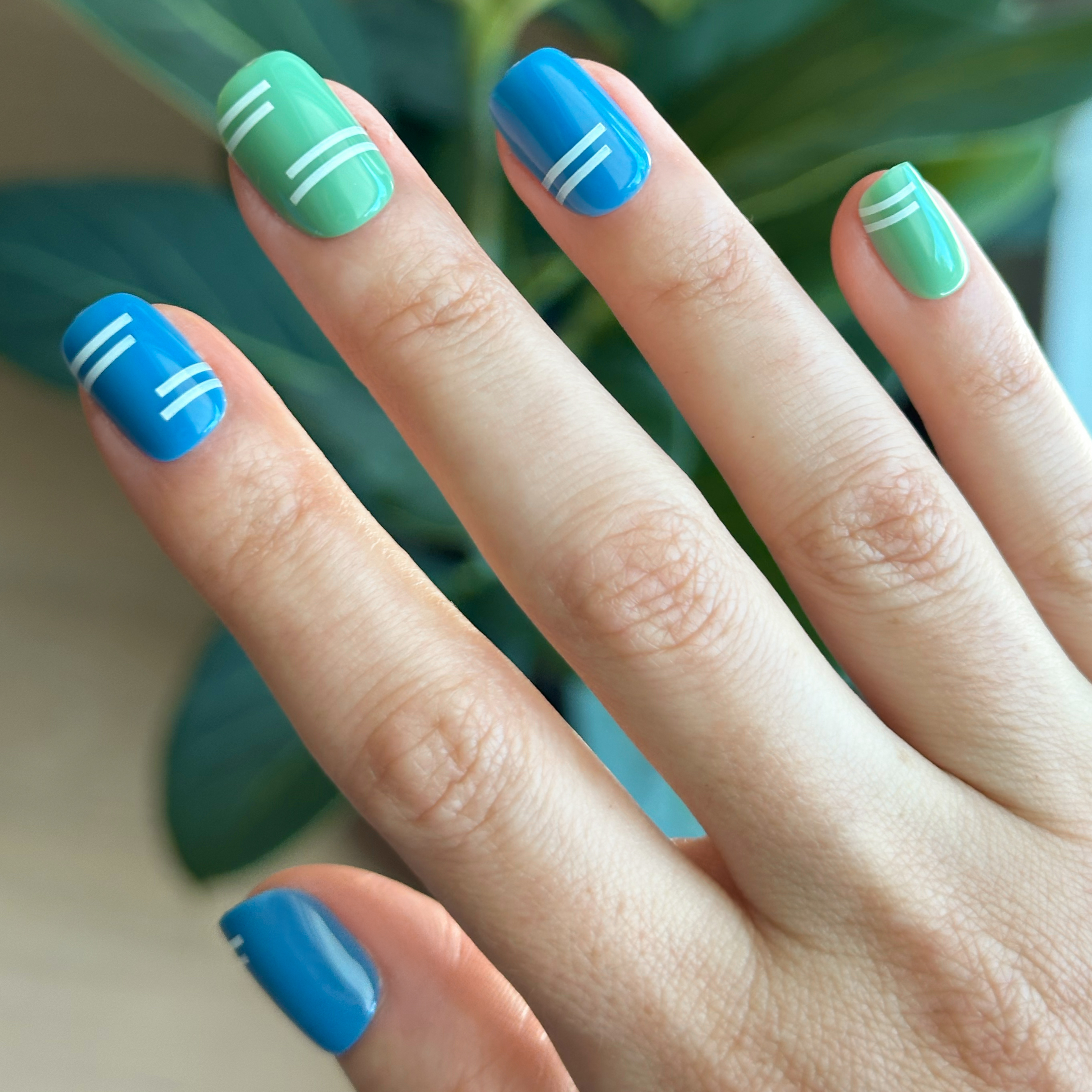 Sporty Stripes - Press-On | Extra Short | Squoval、mySite、solidvoid