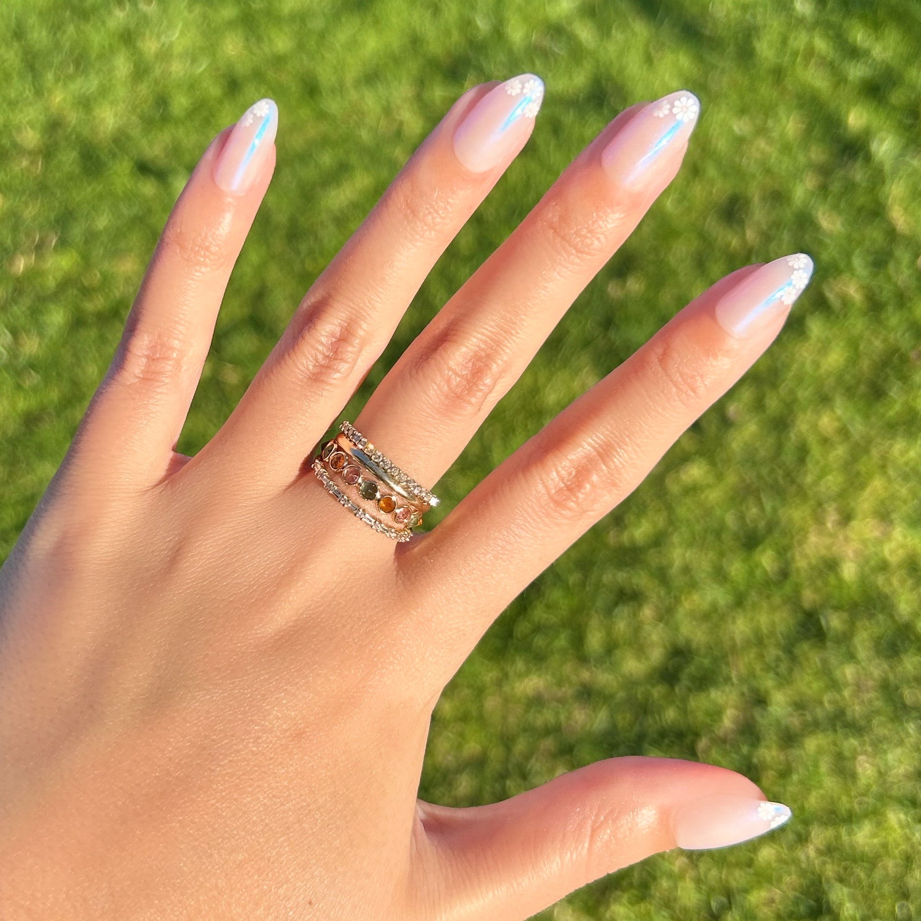 Daisy French - Press-On | Medium | Almond、mySite、solidvoid