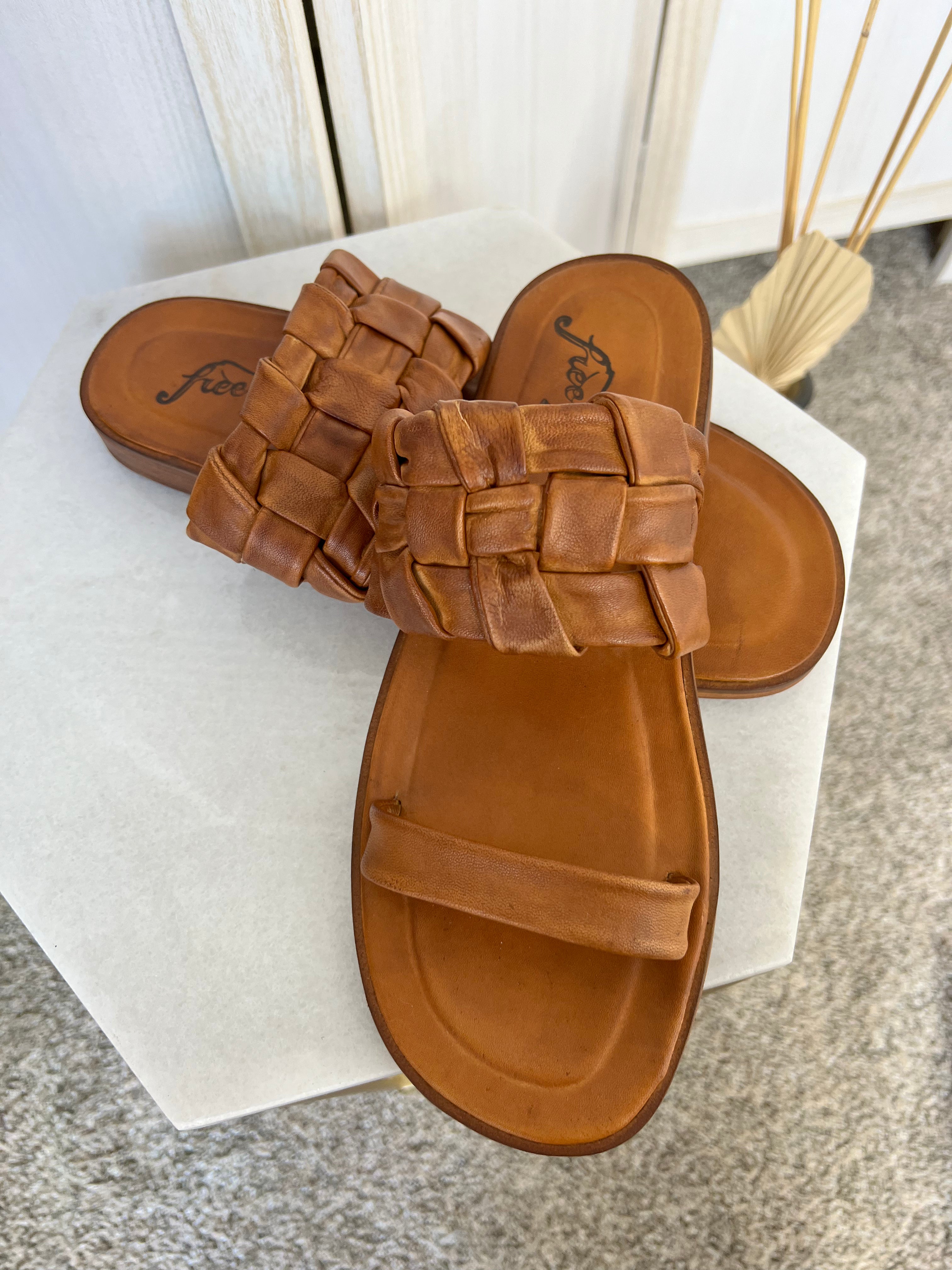 Free People Winding River Slide Sandal、mySite、garagedoors4me