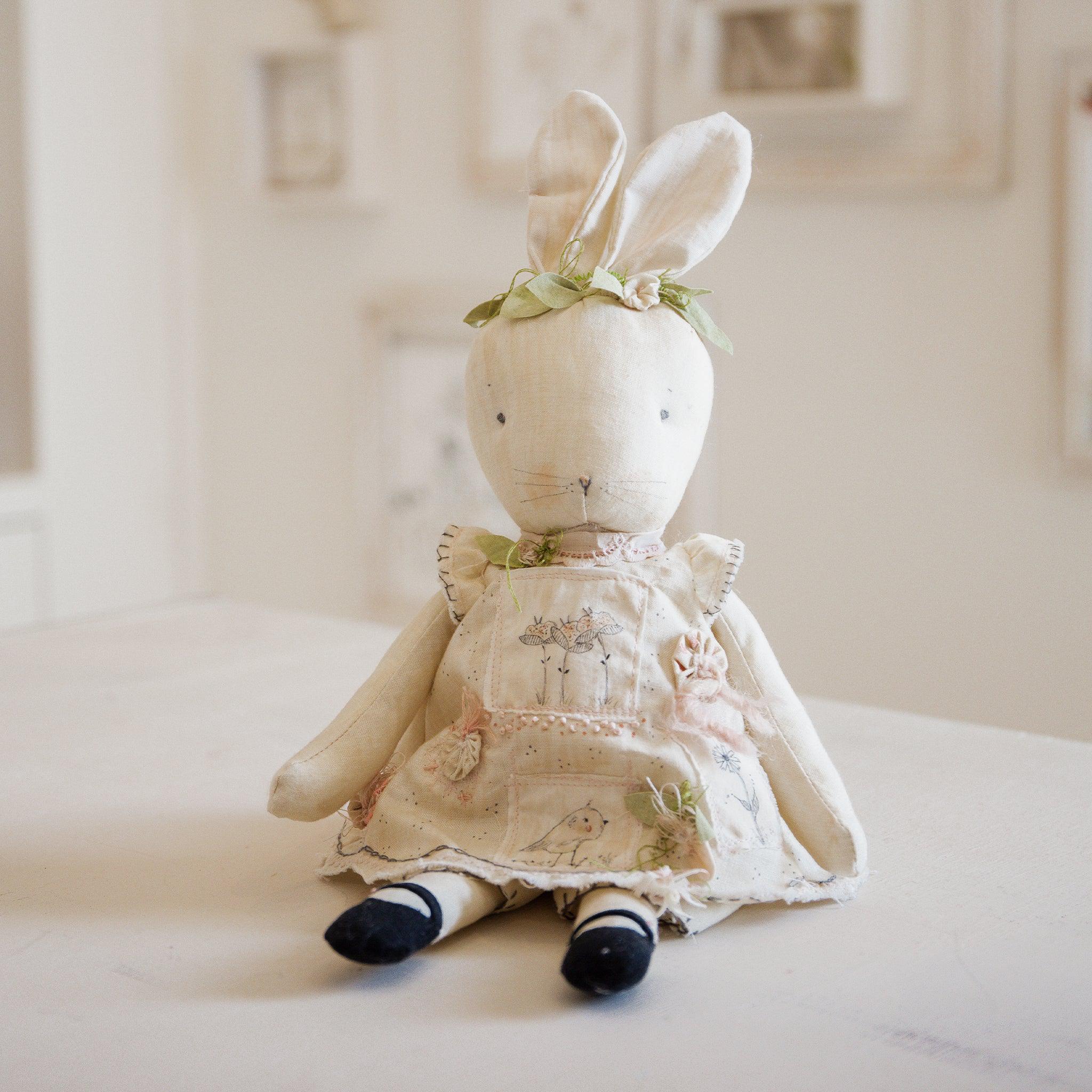 RETIRED- Hutch Studio Original - Dandy Candytuft - Hand-Crafted Cotton Bunny、mySite、g9winljtr