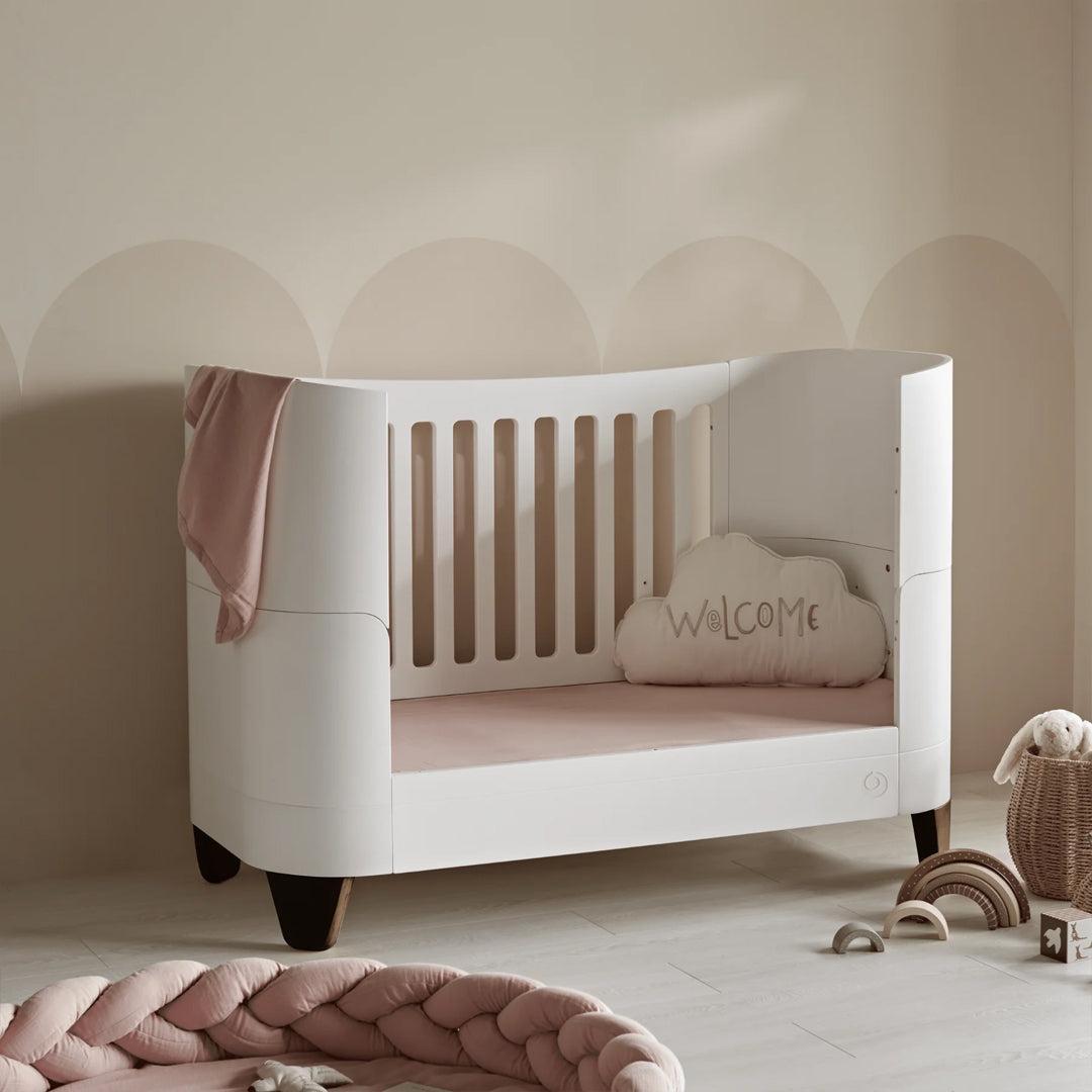  Gaia Baby Serena All-In-One - Includes Bedside (Incl Bedside mattress), Mini Cot & Cot Bed - White / Walnut、mySite、merchandisen