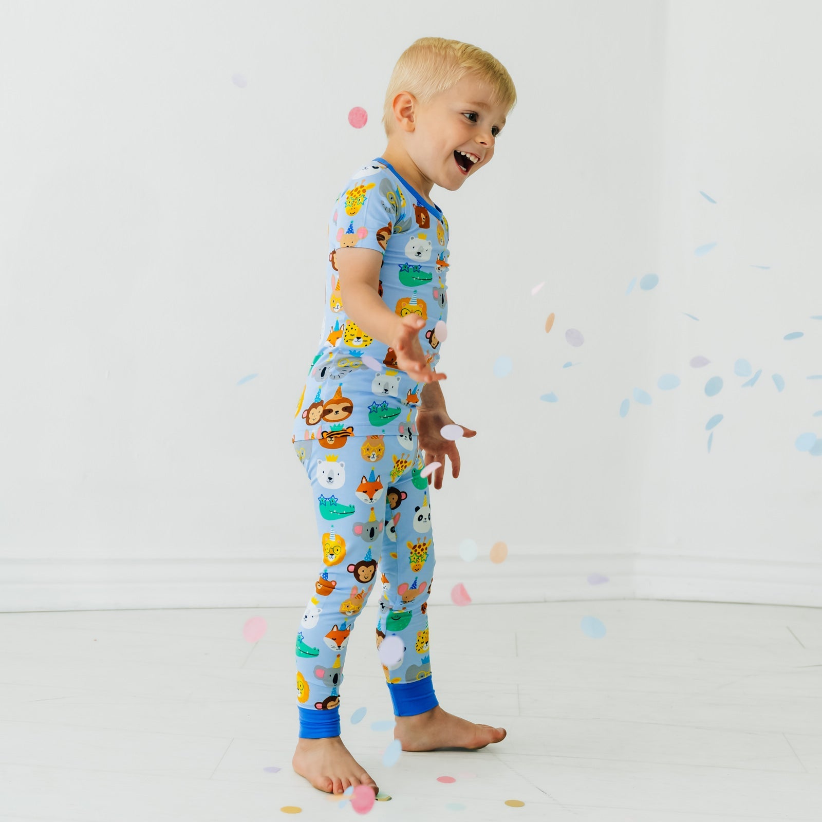 Blue Party Pals Two-Piece Short Sleeve Pajama Set、mySite、g9winljtr