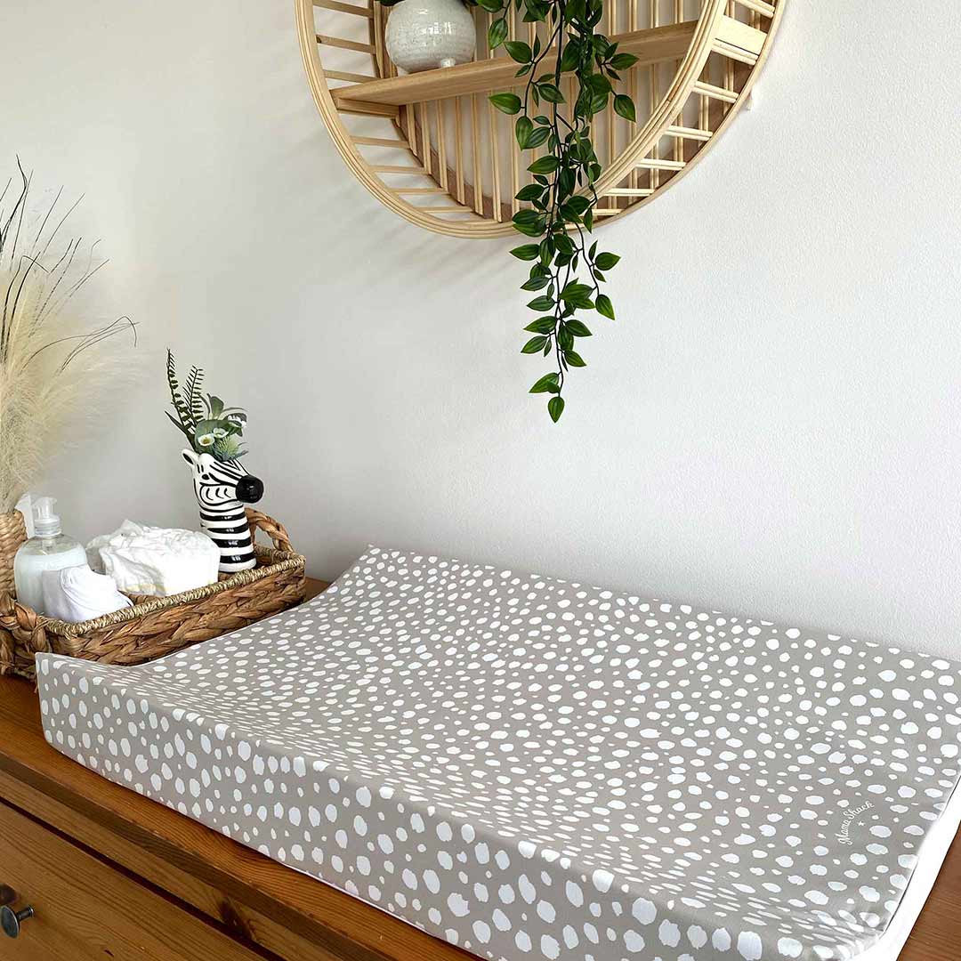  Mama Shack Anti Roll Changing Mat - Taupe Spotty、mySite、merchandisen