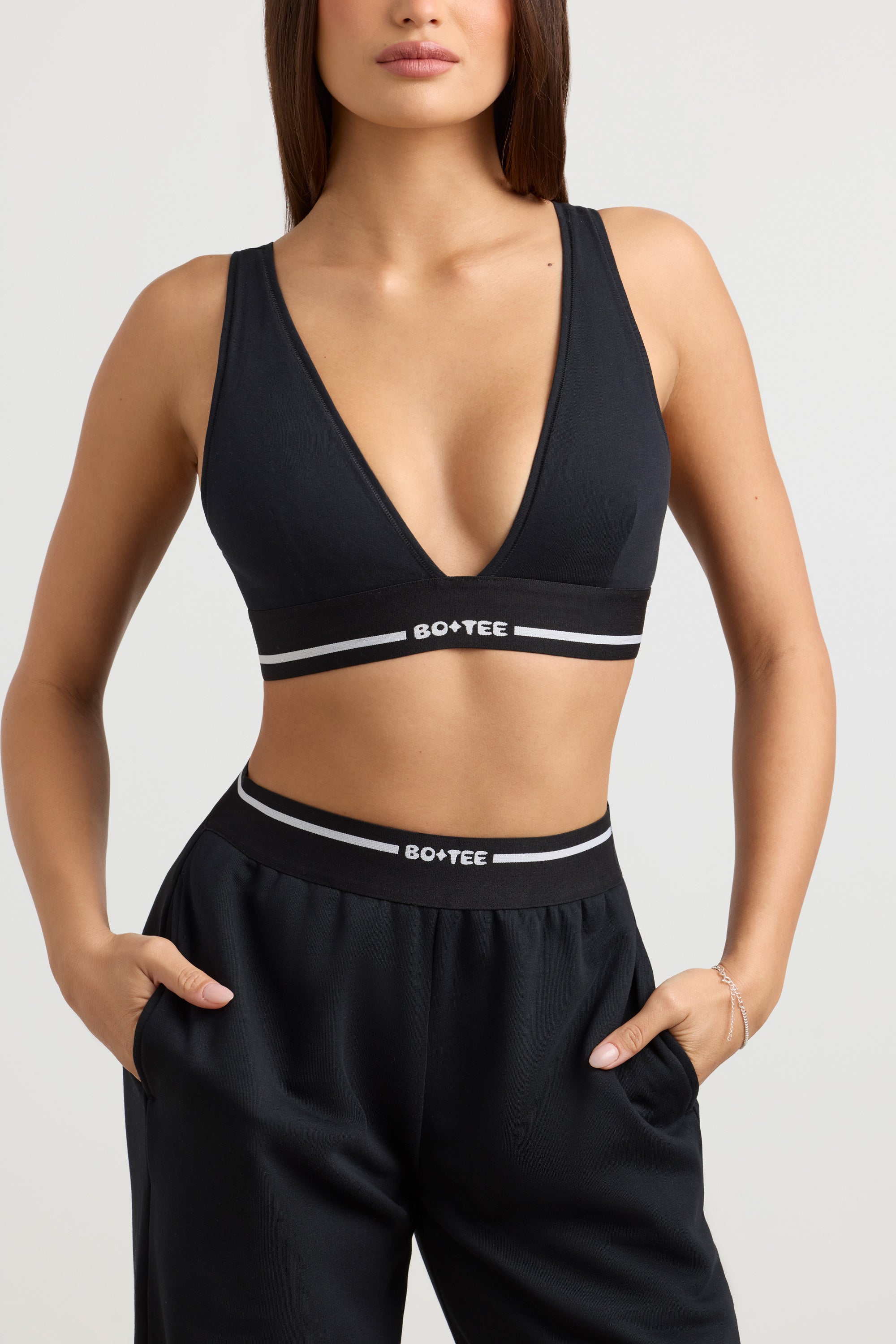 Petite High-Waist Straight-Leg Joggers in Black、mySite、solidvoid