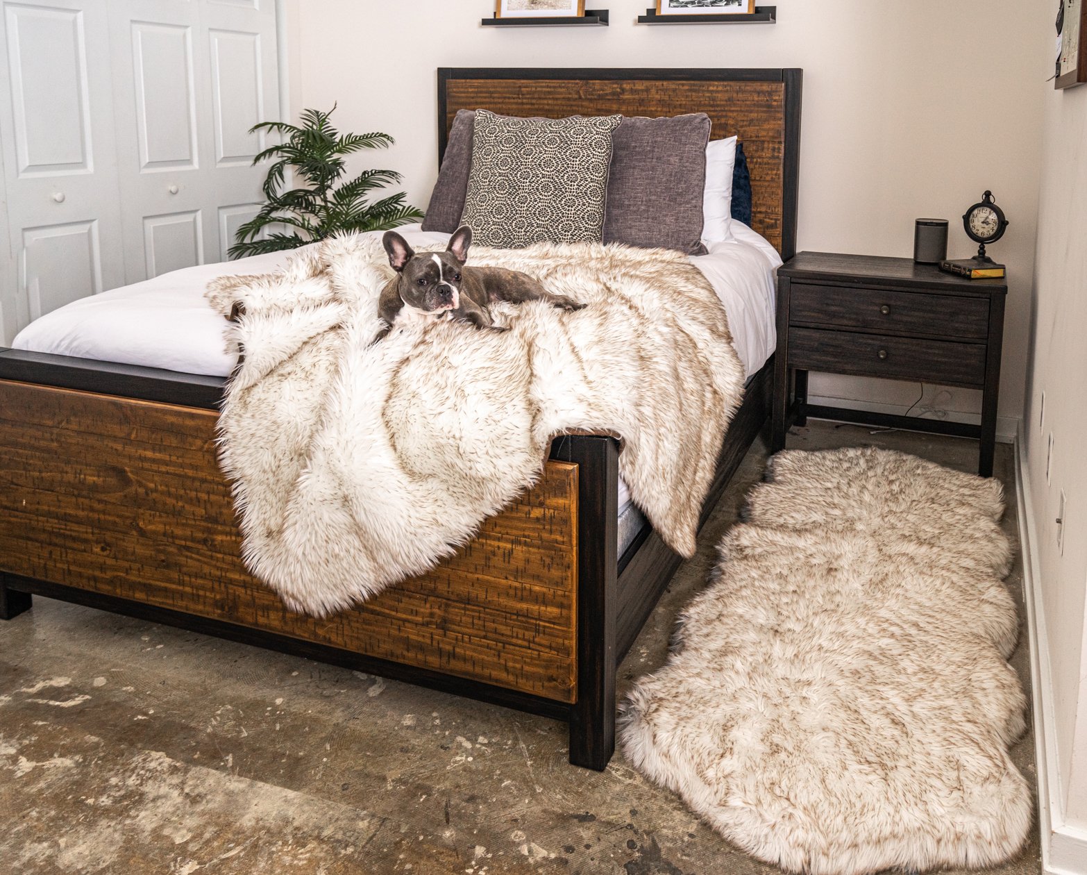 PupRug™ Orthopedic Runner Bed + Matching Waterproof Blanket Bundle - White with Brown Accents、mySite、solidvoid