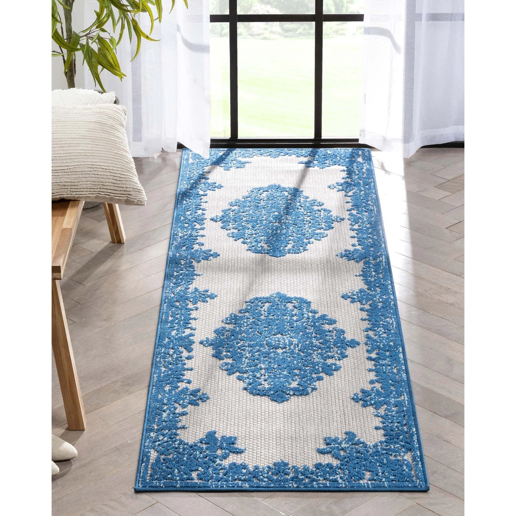 Arid Modern Medallion Persian Indoor/Outdoor Blue High-Low Rug、mySite、gigharbornorthrealestate